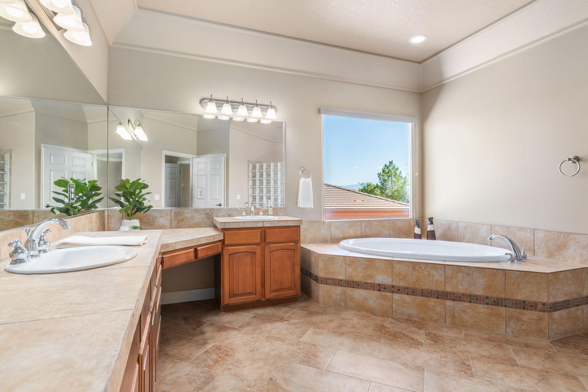 PARADISE CANYON - Residential