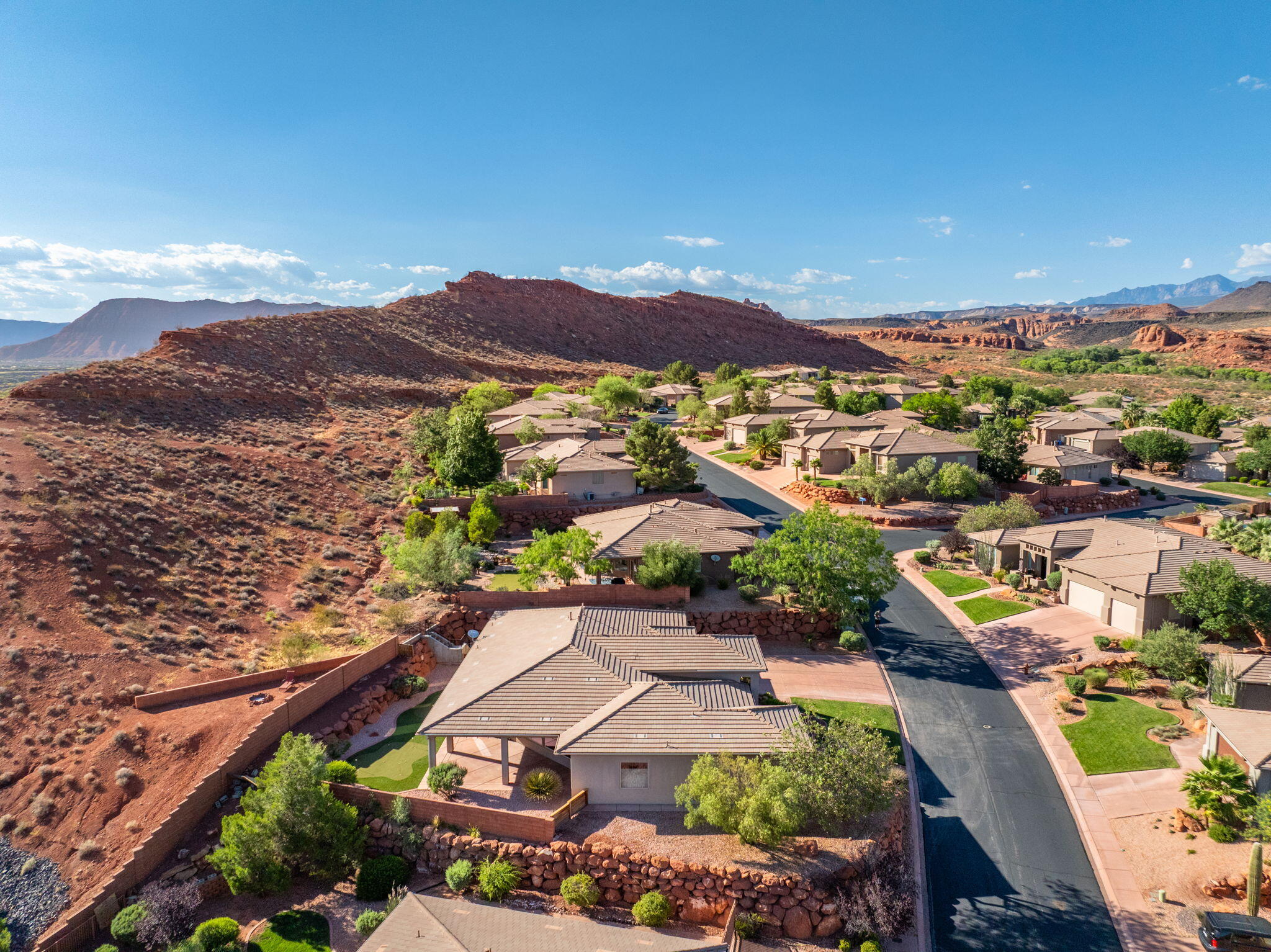 PARADISE CANYON - Residential