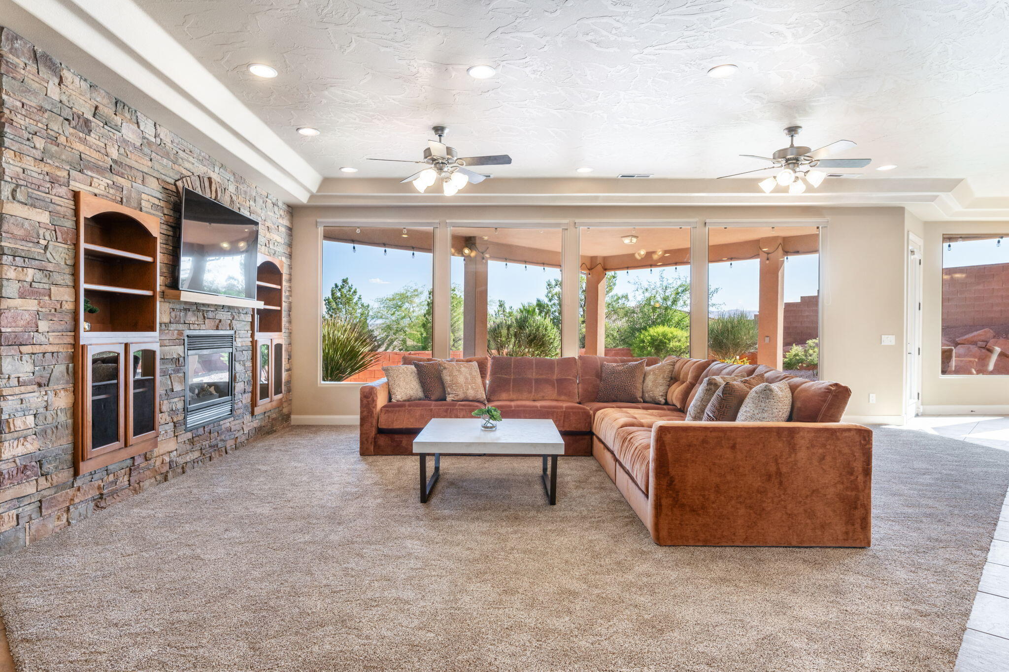 PARADISE CANYON - Residential