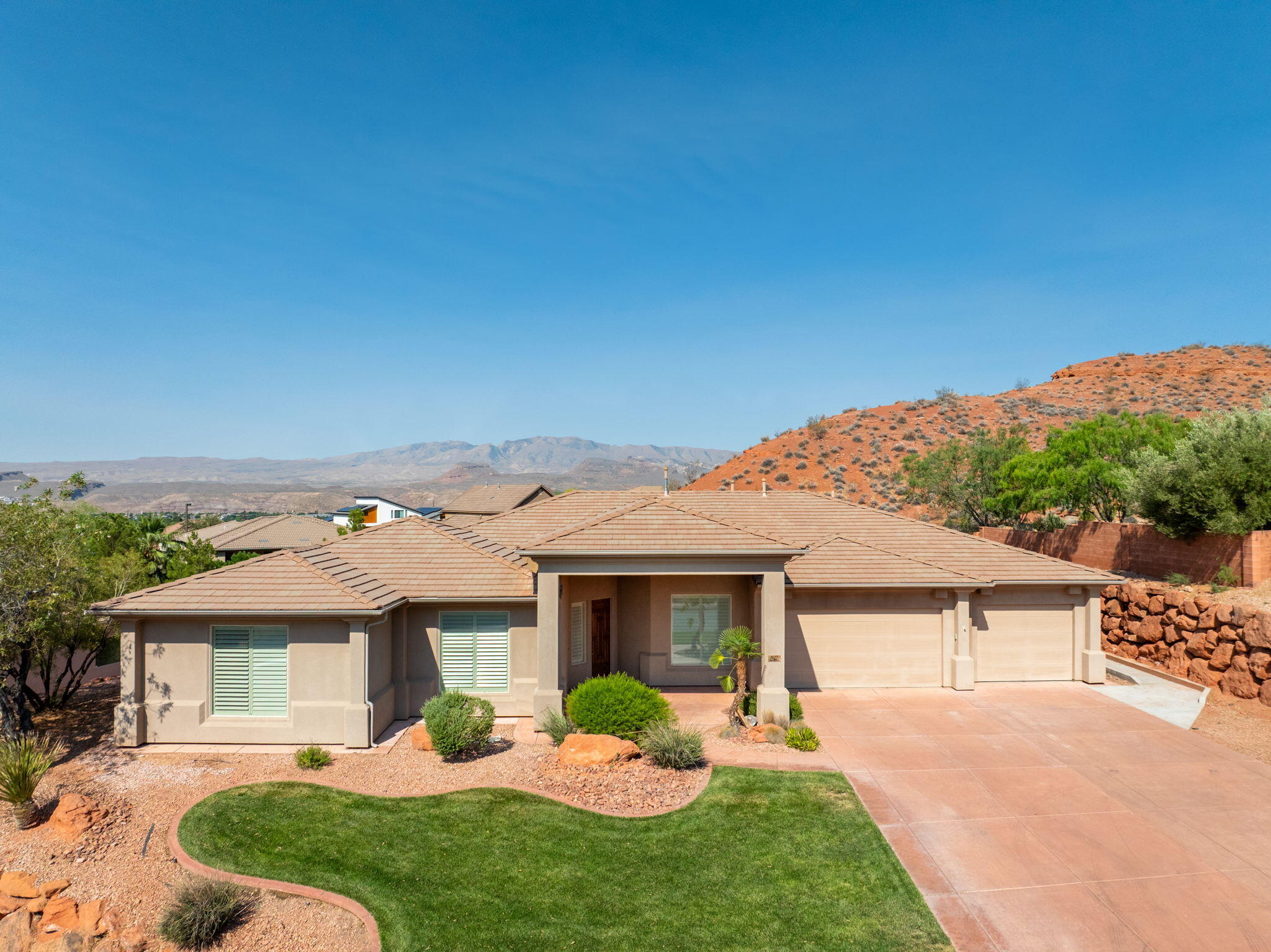 PARADISE CANYON - Residential