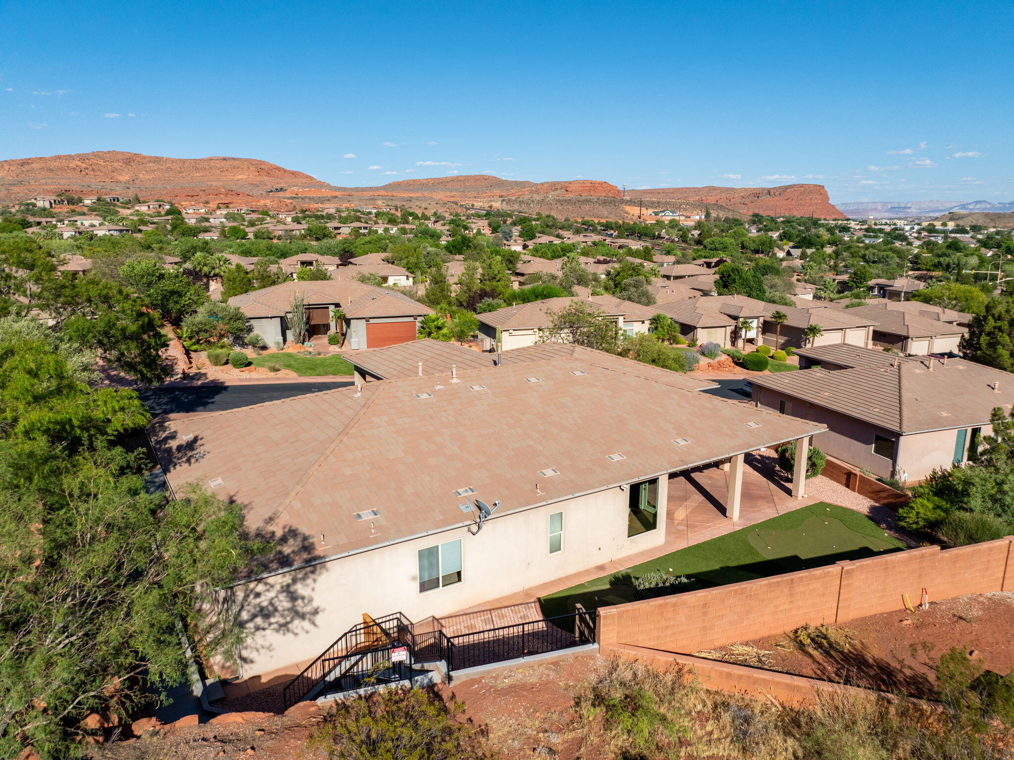 PARADISE CANYON - Residential