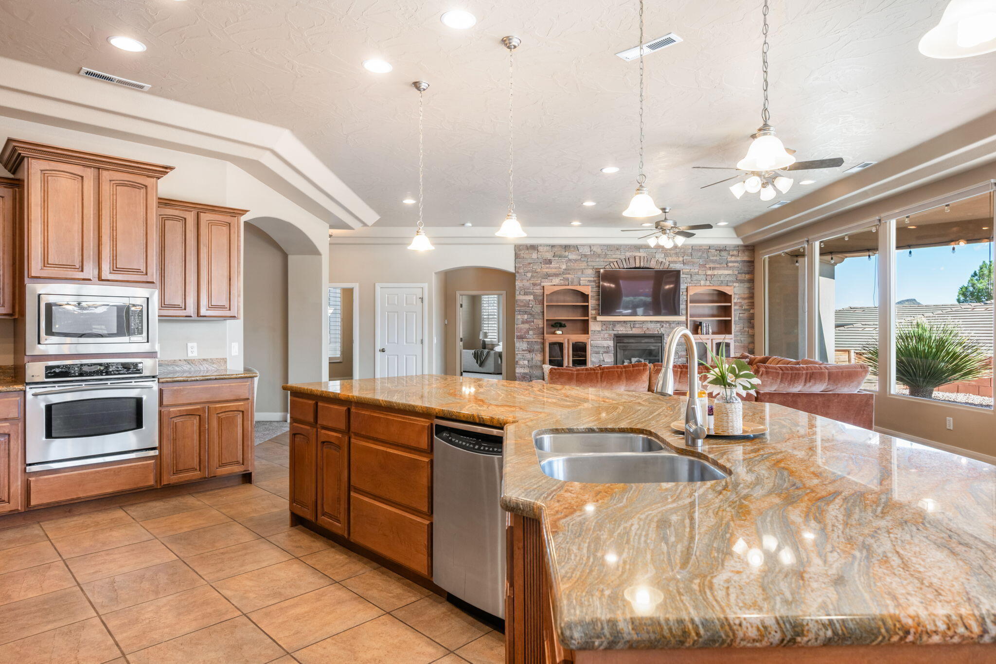 PARADISE CANYON - Residential