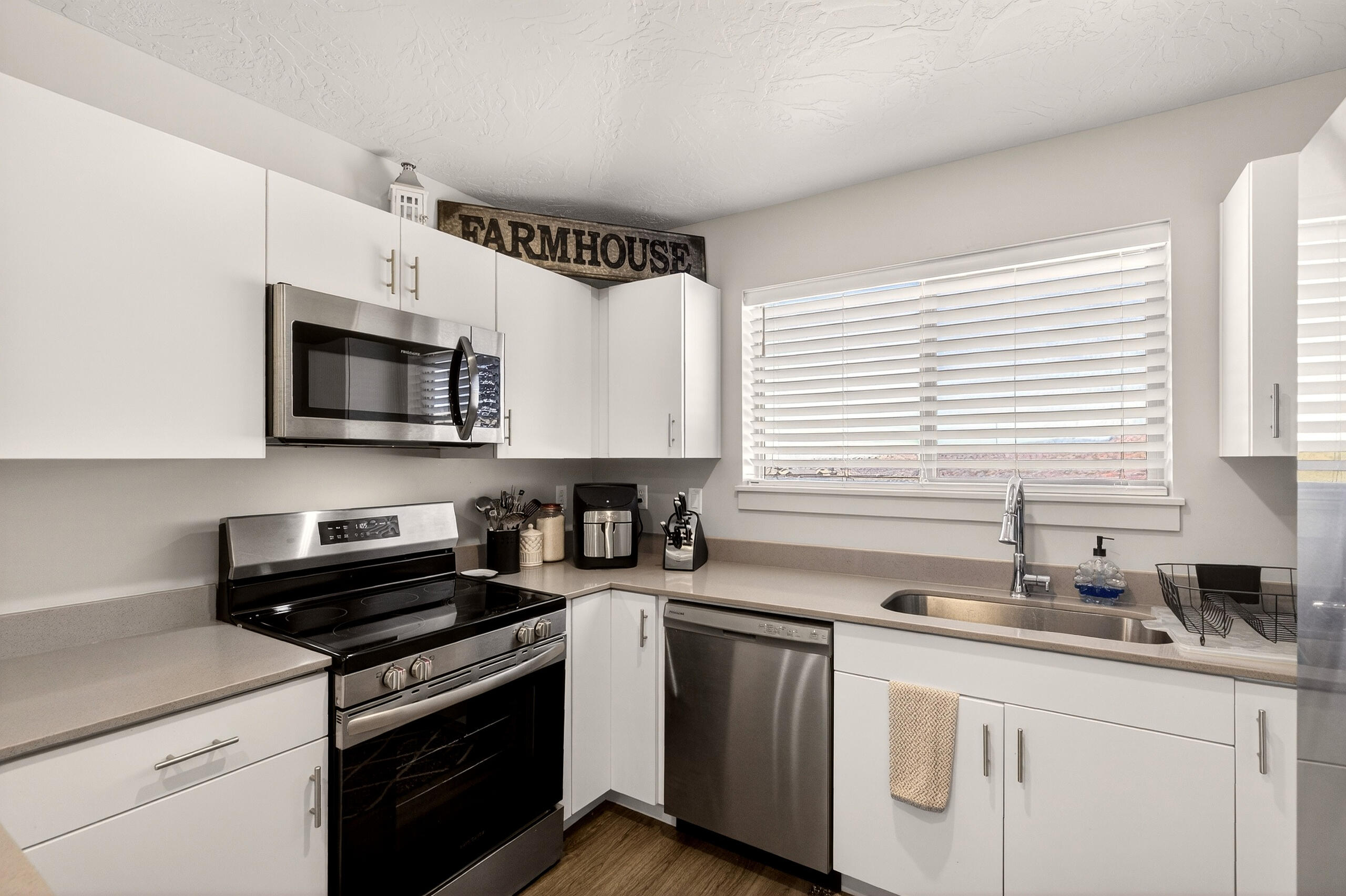 LONE ROCK CONDOS - Residential