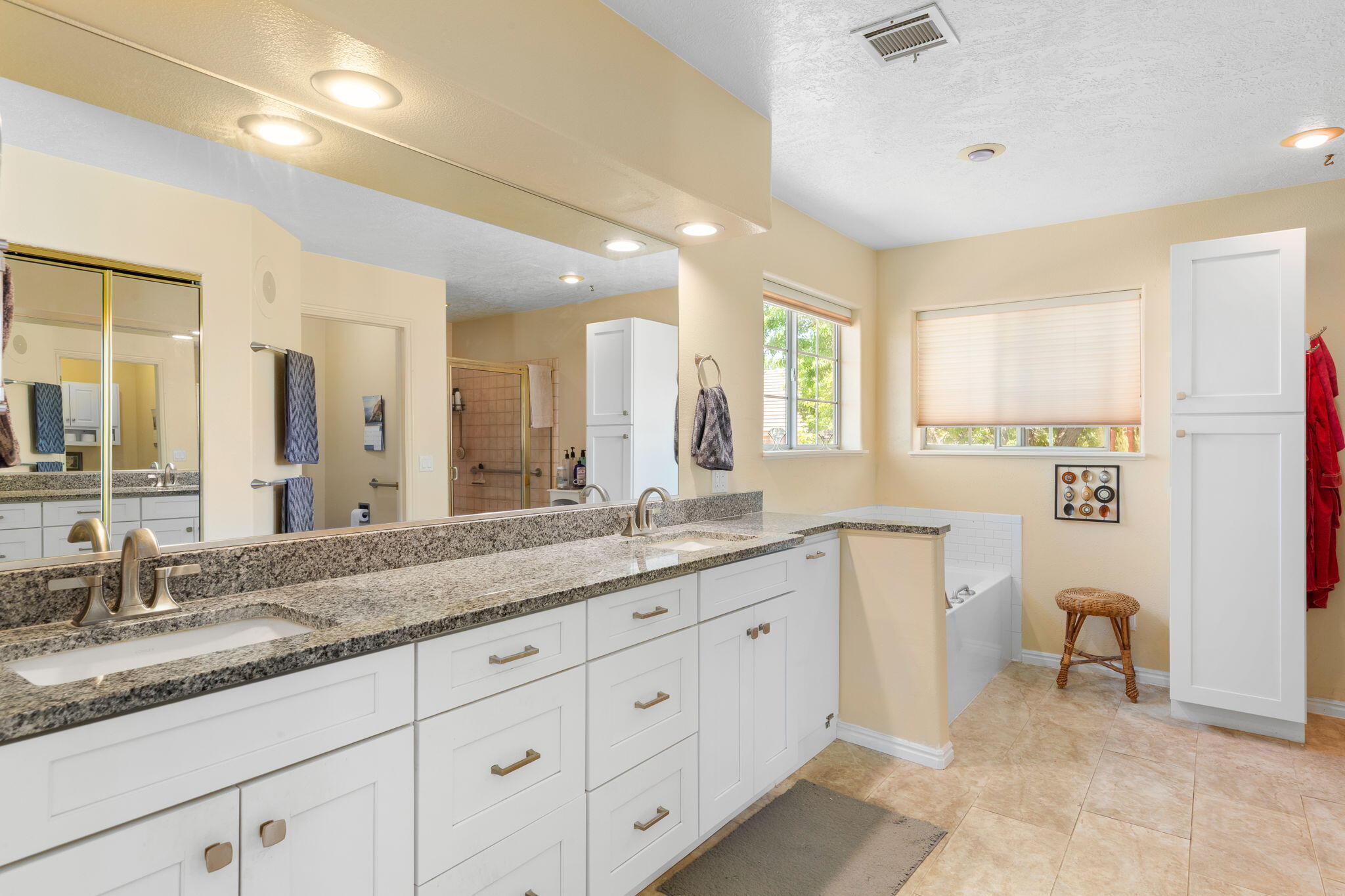 BLOOMINGTON HILLS - Residential