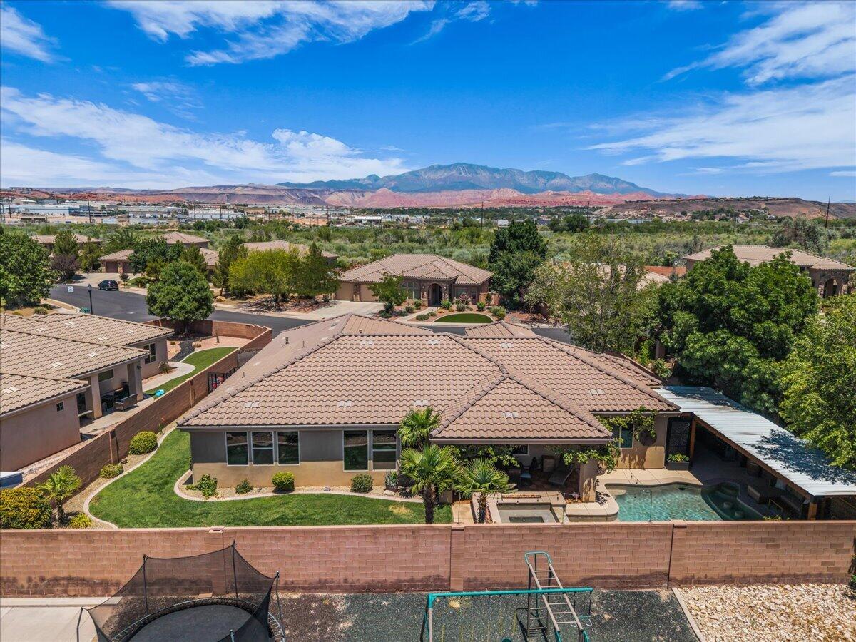 SUMMERFIELD LANE - Residential