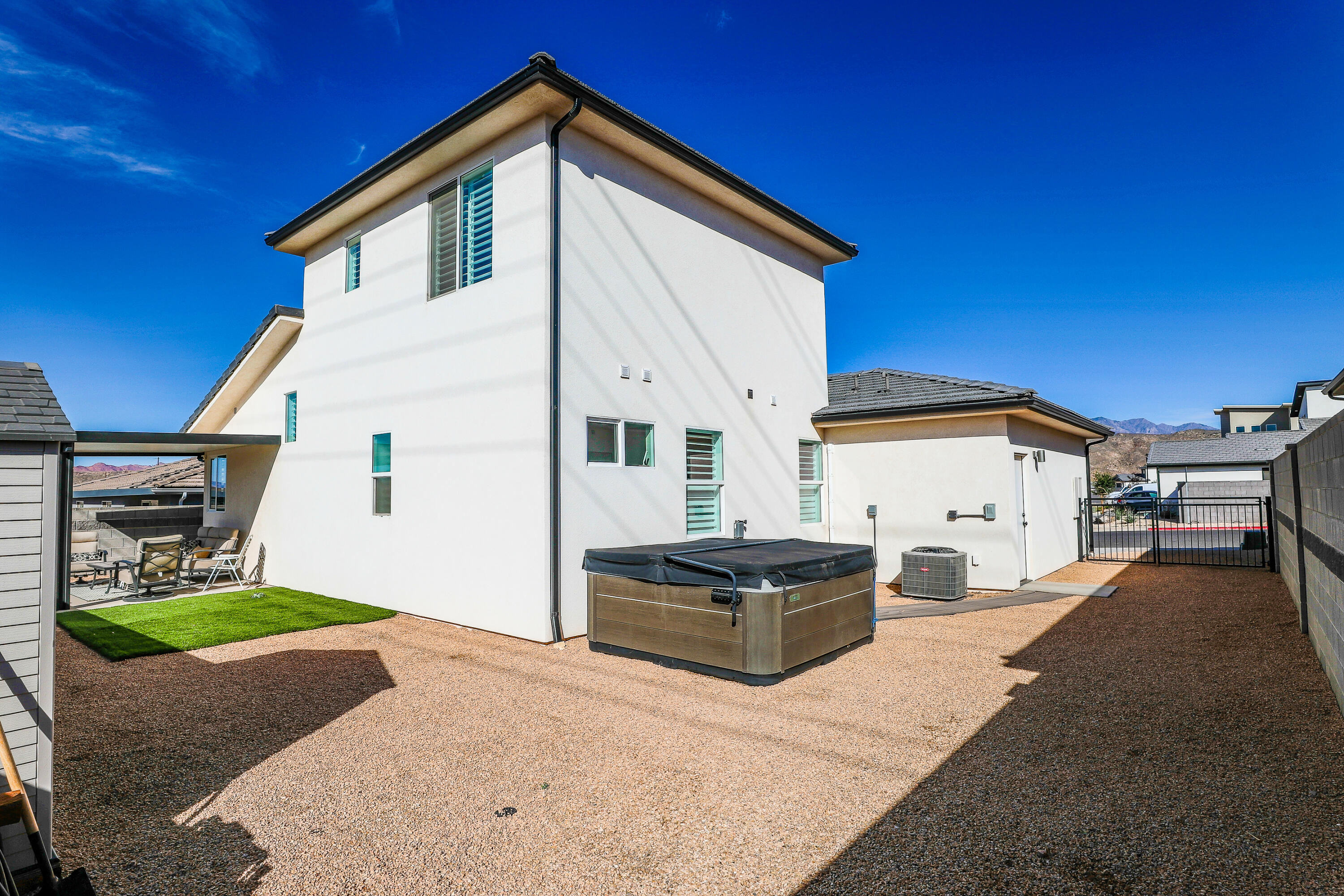 PEREGRINE POINTE WEST - Residential