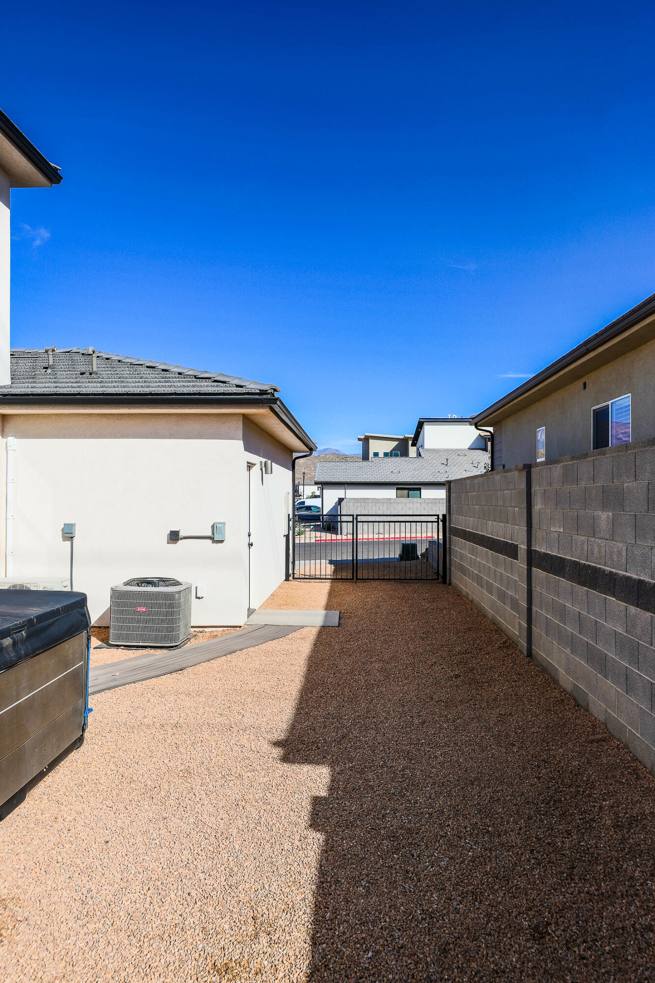 PEREGRINE POINTE WEST - Residential