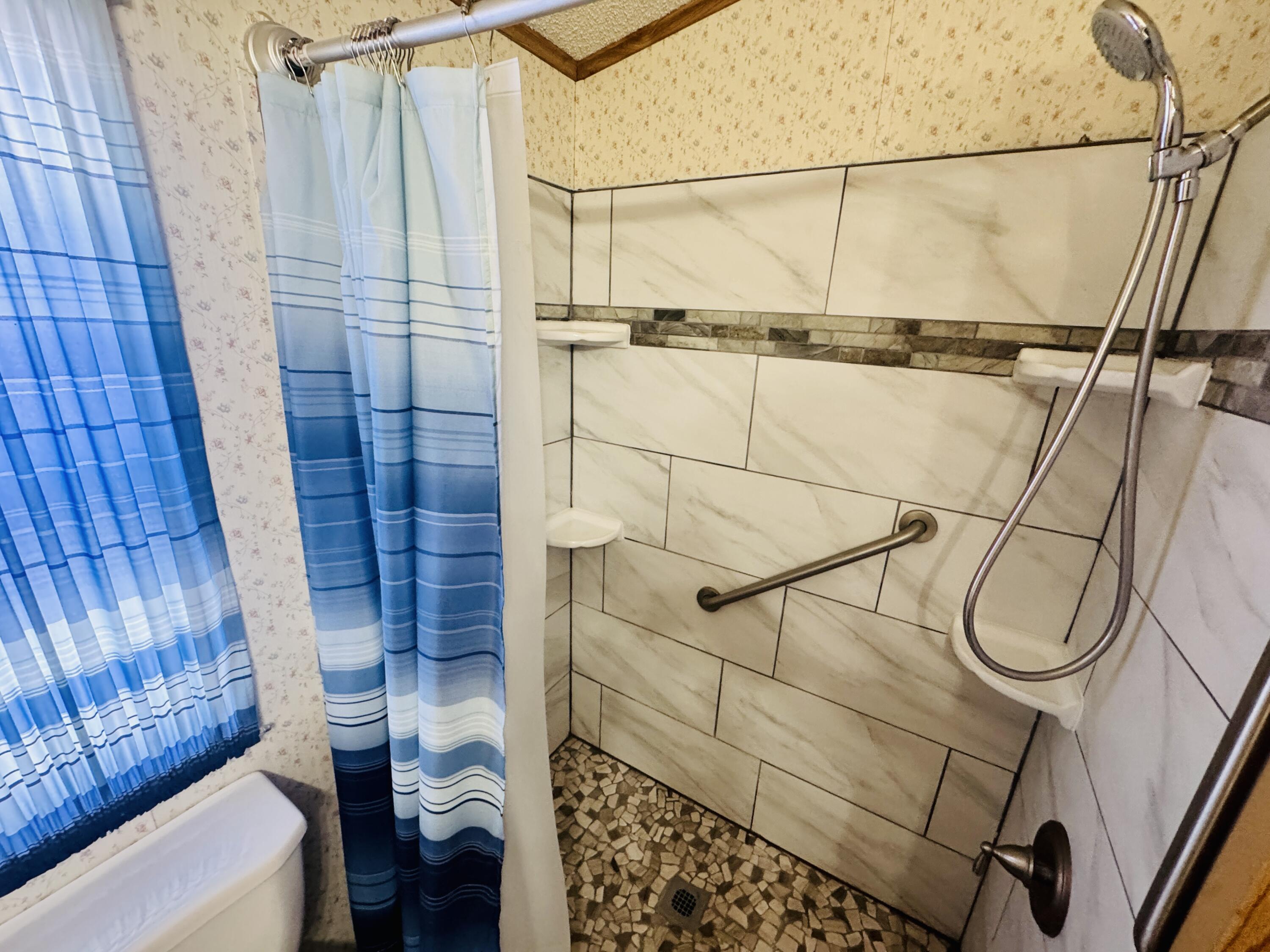CANYON BREEZE RV RESORT - Residential