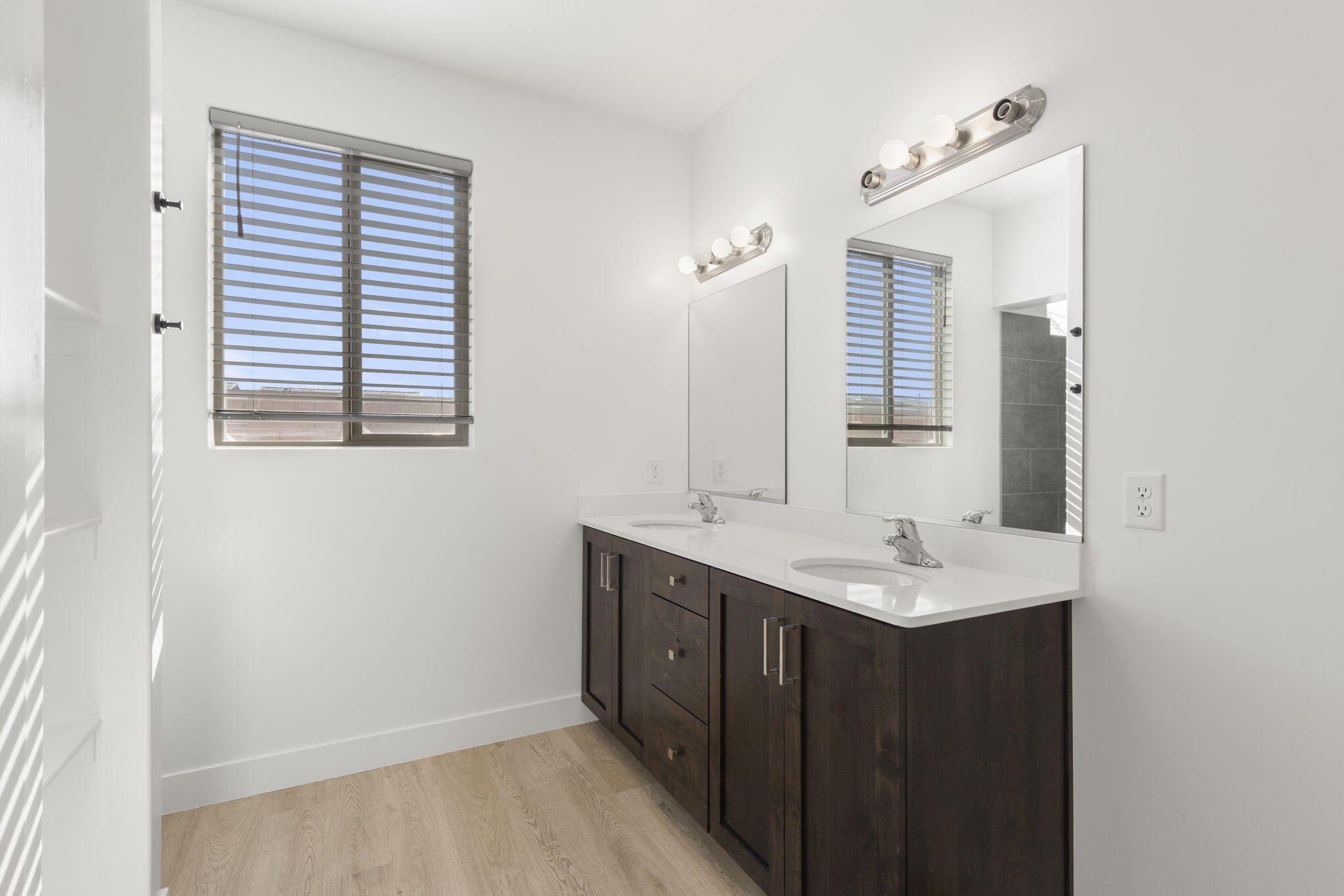 DESERT VISTA - Residential