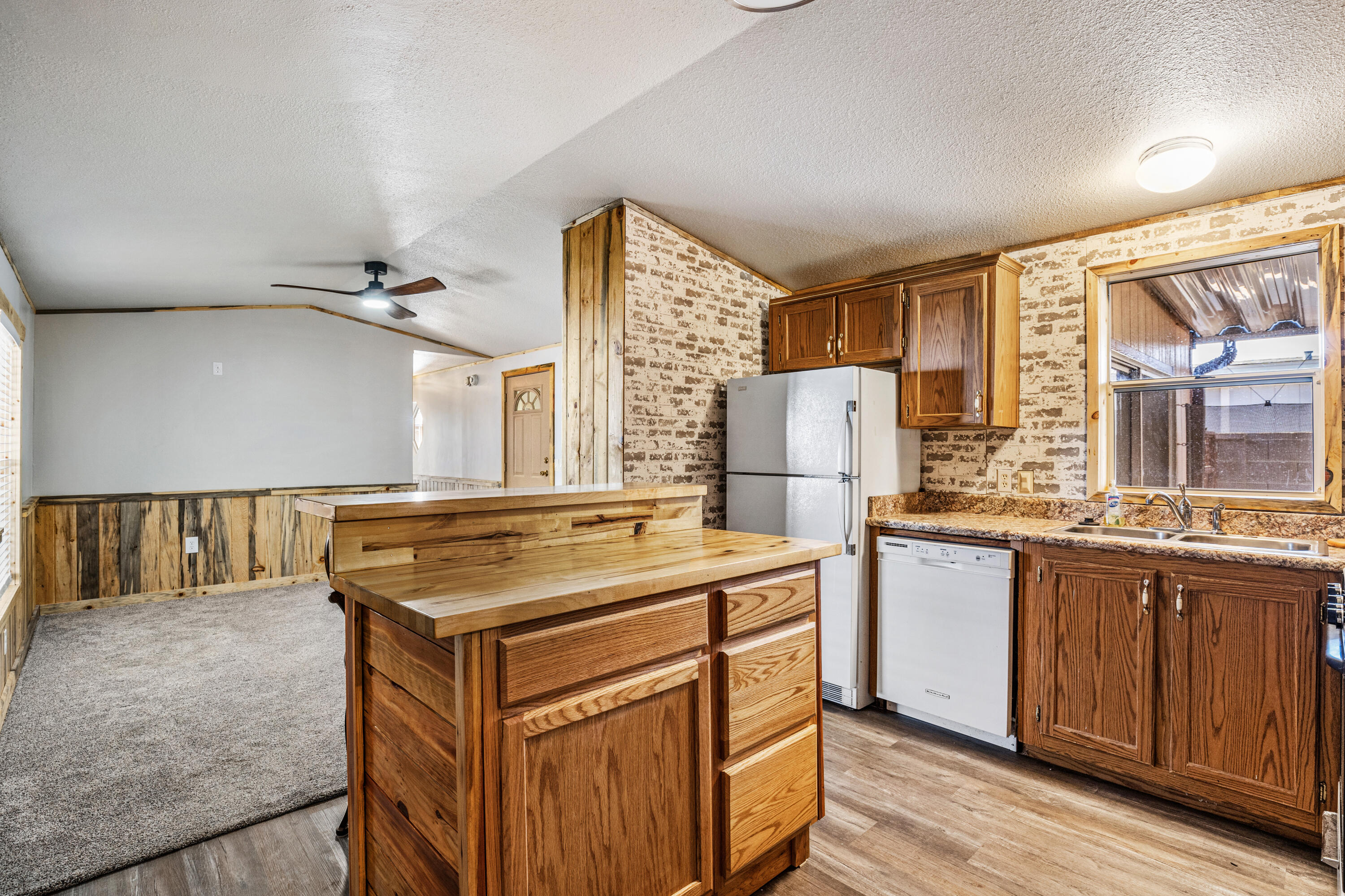 LAVA BLUFF MOBILE HOME PARK - Residential