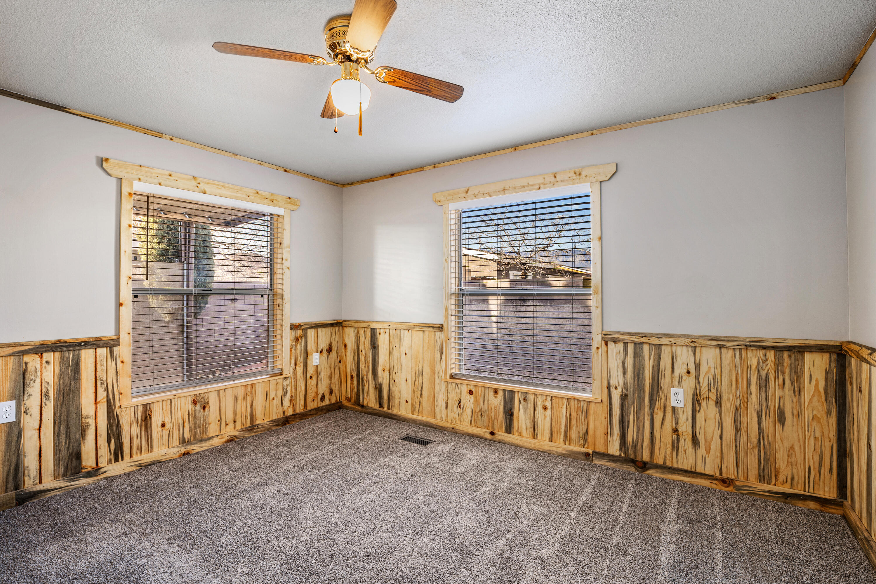 LAVA BLUFF MOBILE HOME PARK - Residential