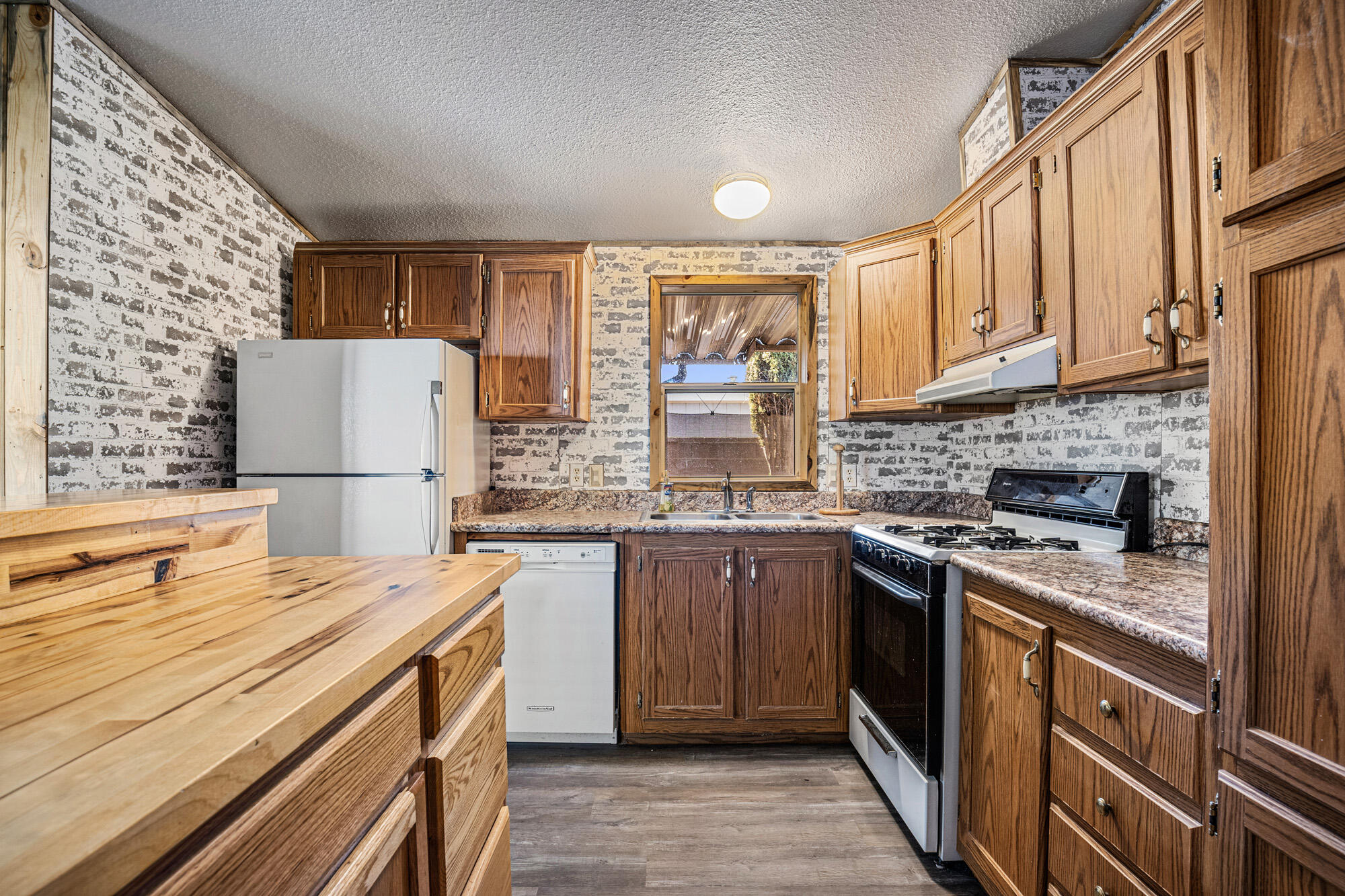 LAVA BLUFF MOBILE HOME PARK - Residential