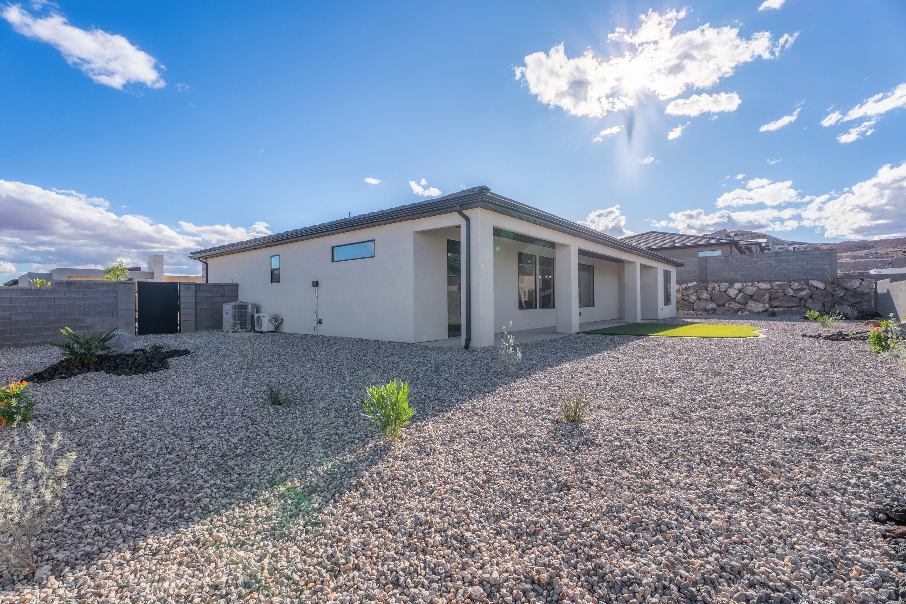 SCENIC POINTE - Residential