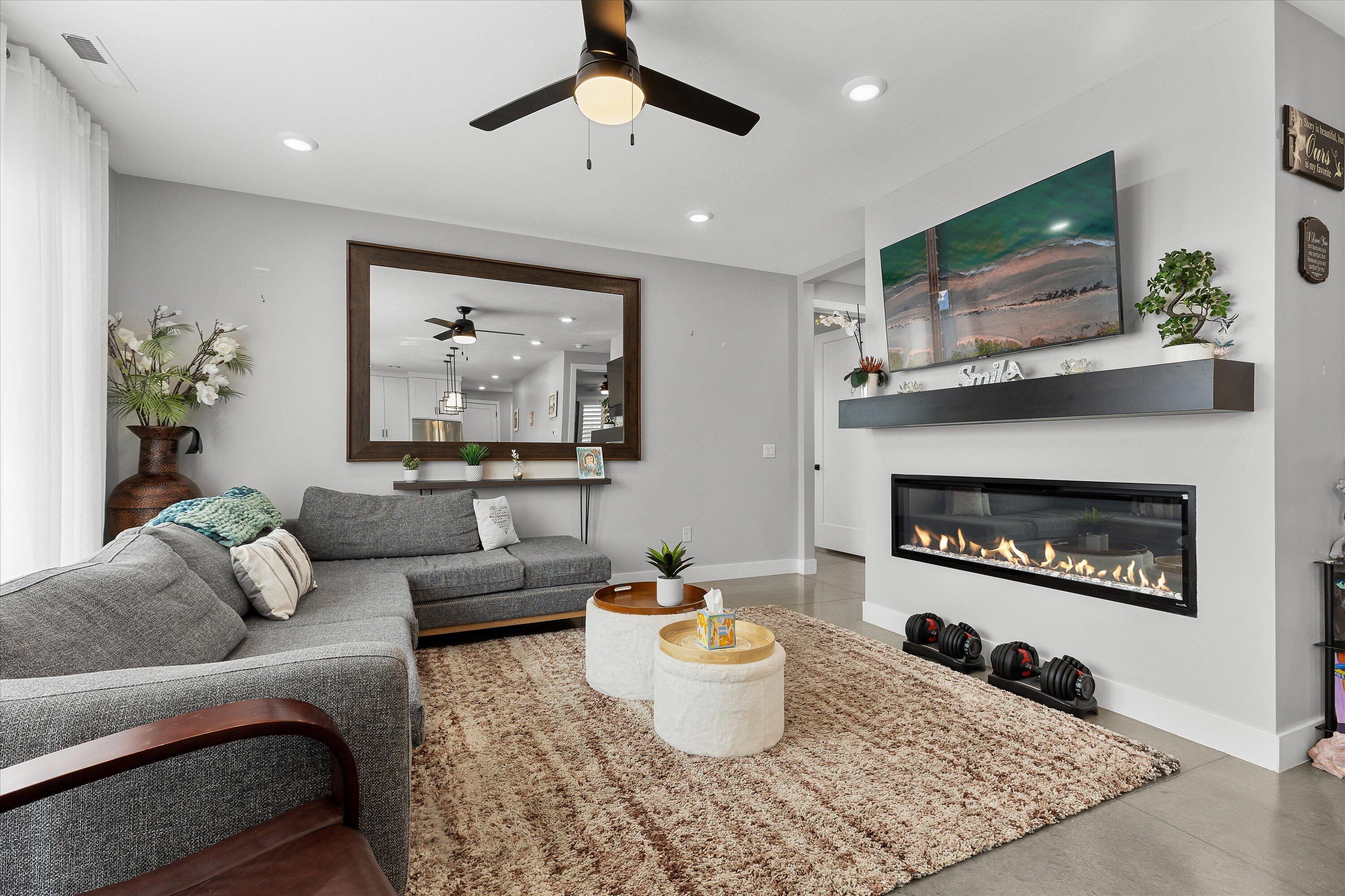 MAJESTIC HILLS - Residential