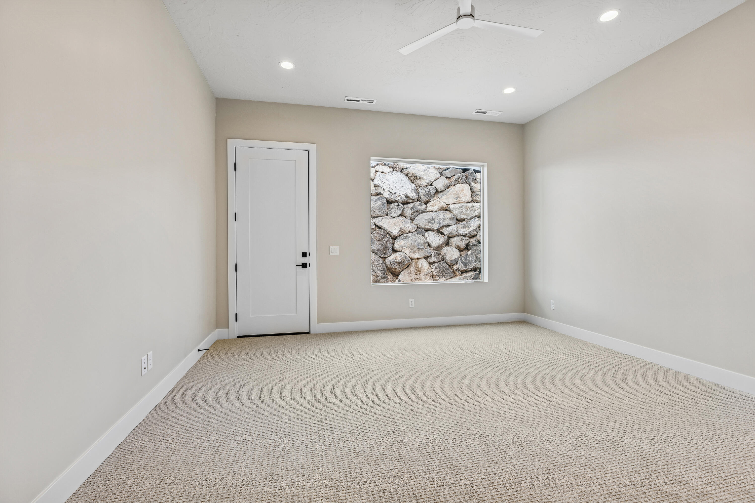 SCENIC POINTE - Residential