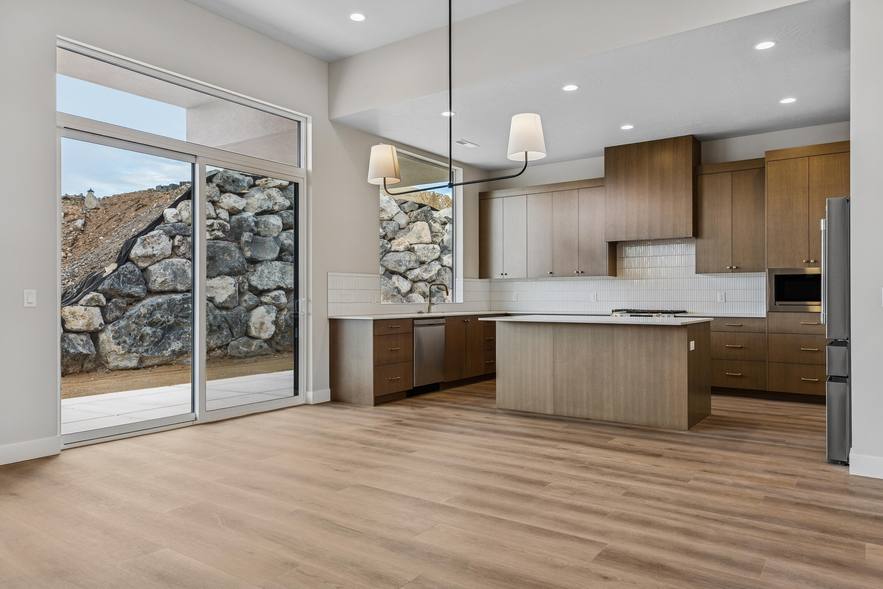SCENIC POINTE - Residential