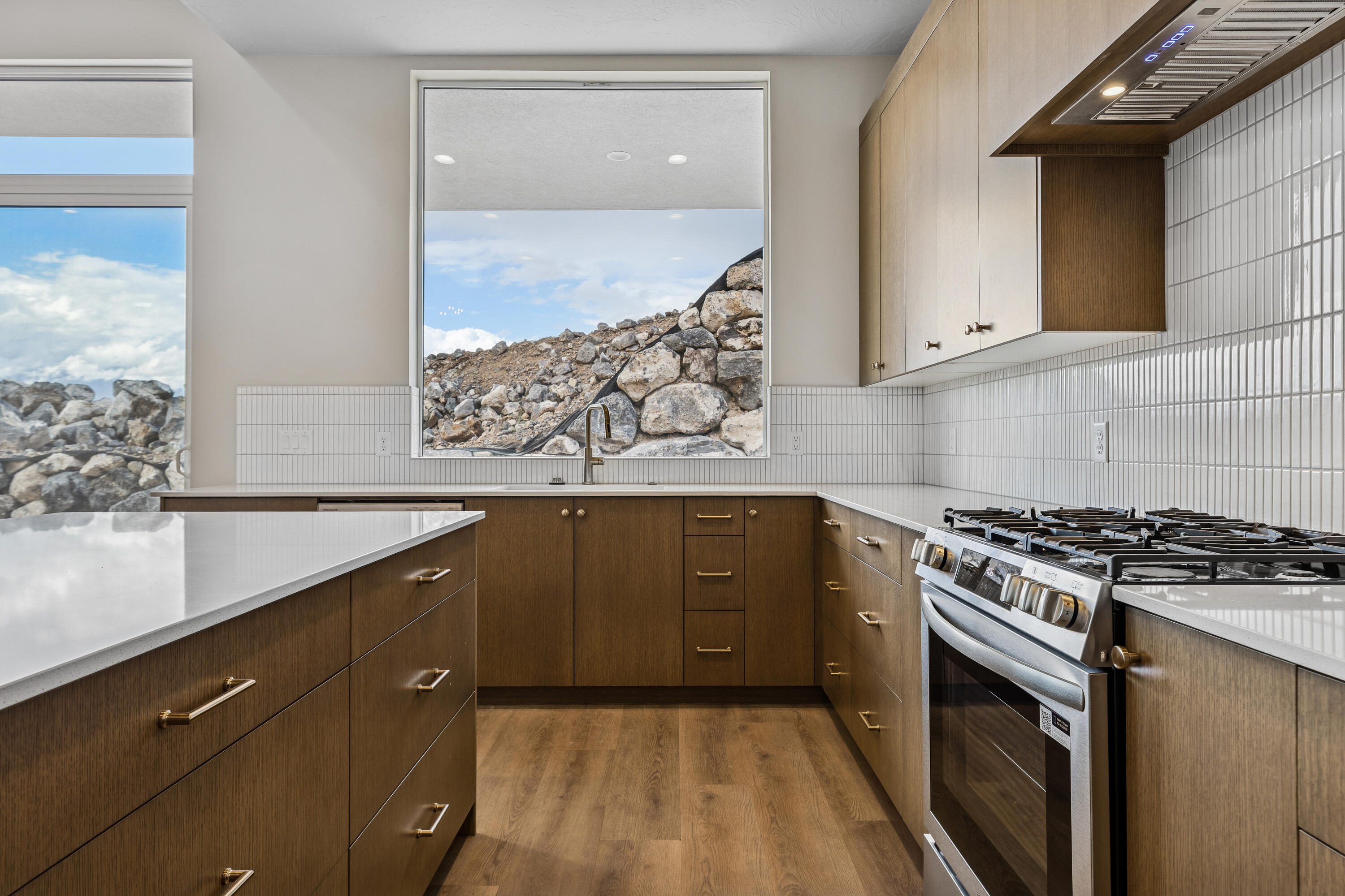 SCENIC POINTE - Residential