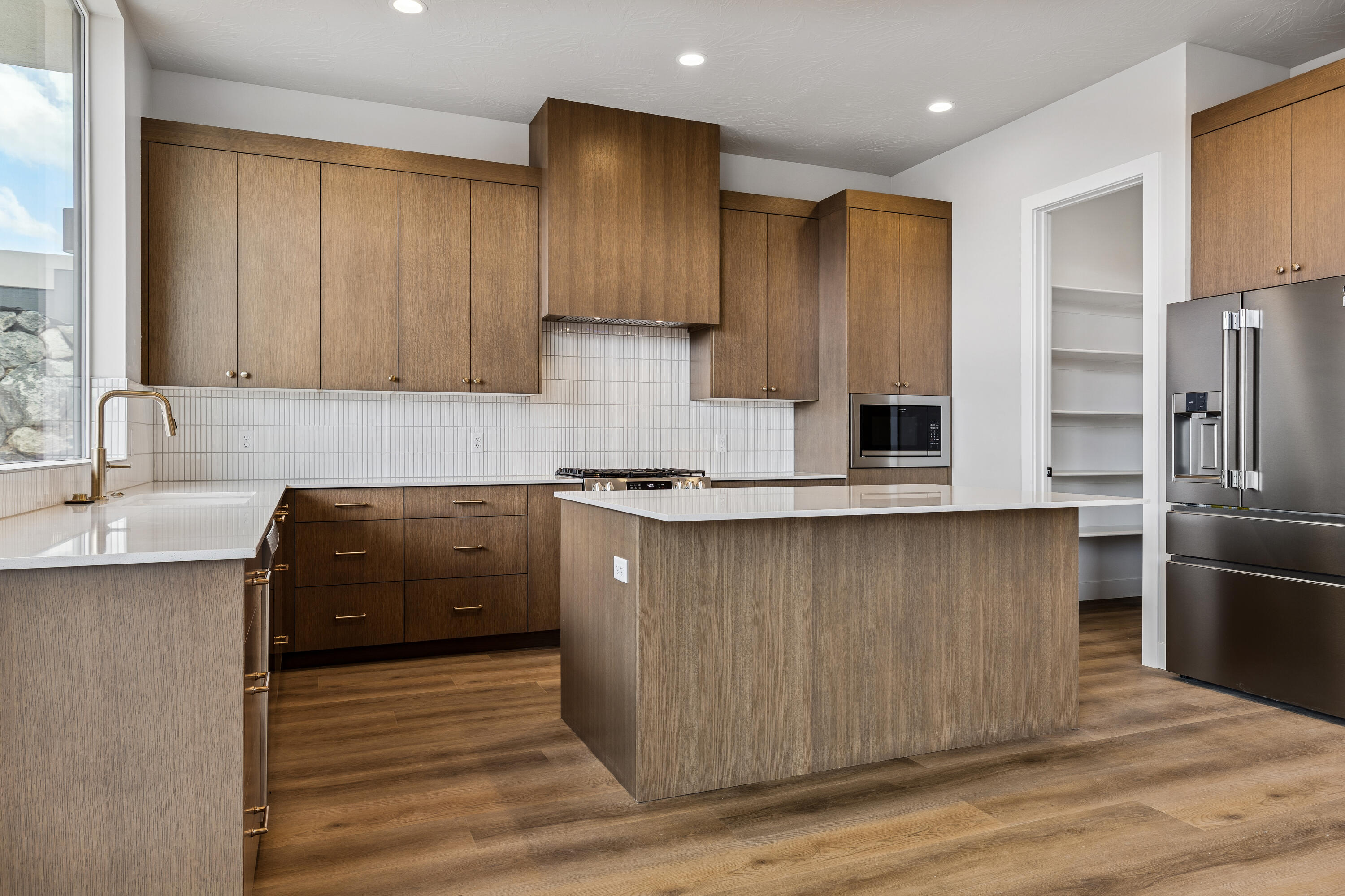 SCENIC POINTE - Residential