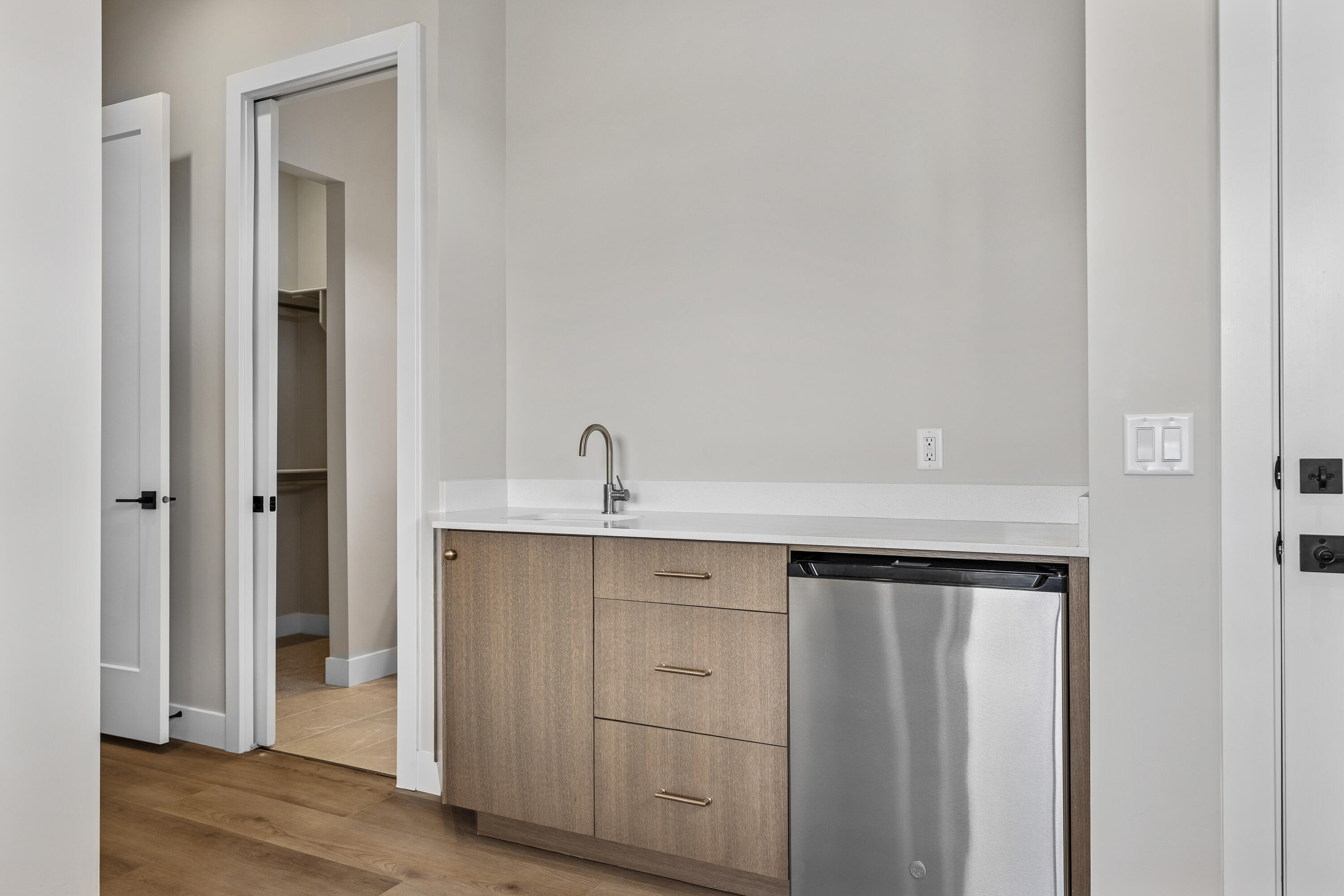 SCENIC POINTE - Residential