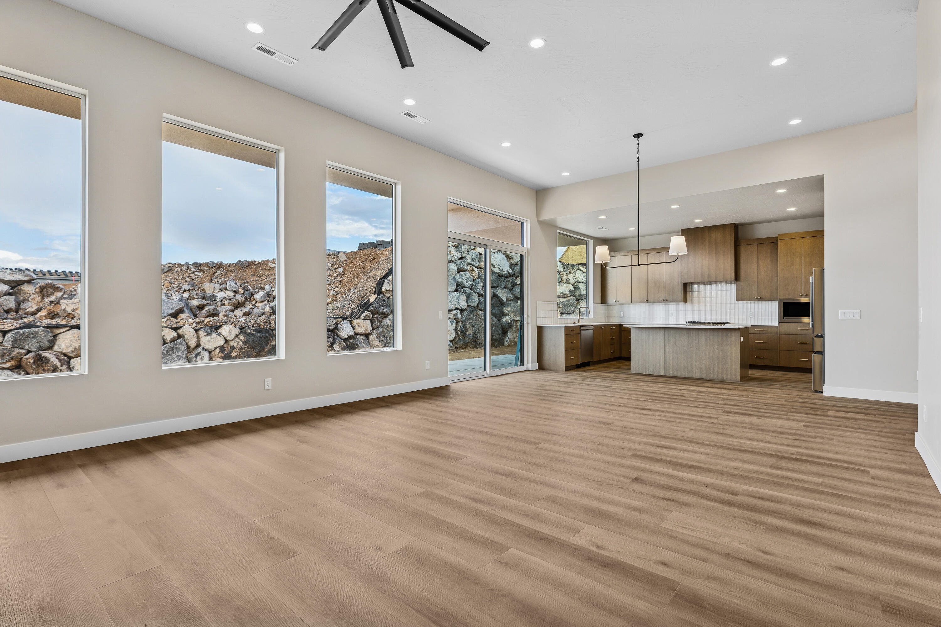 SCENIC POINTE - Residential