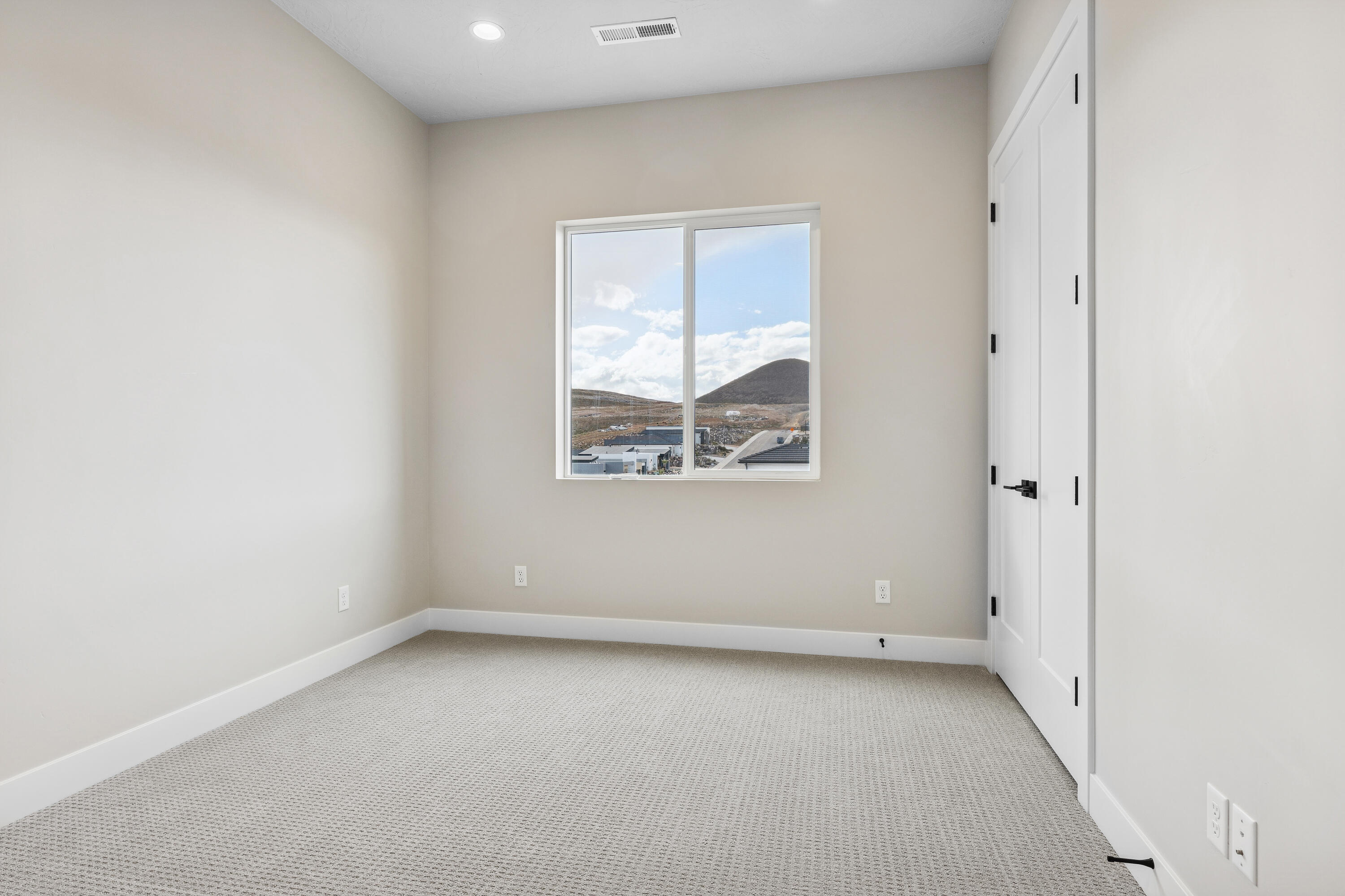 SCENIC POINTE - Residential