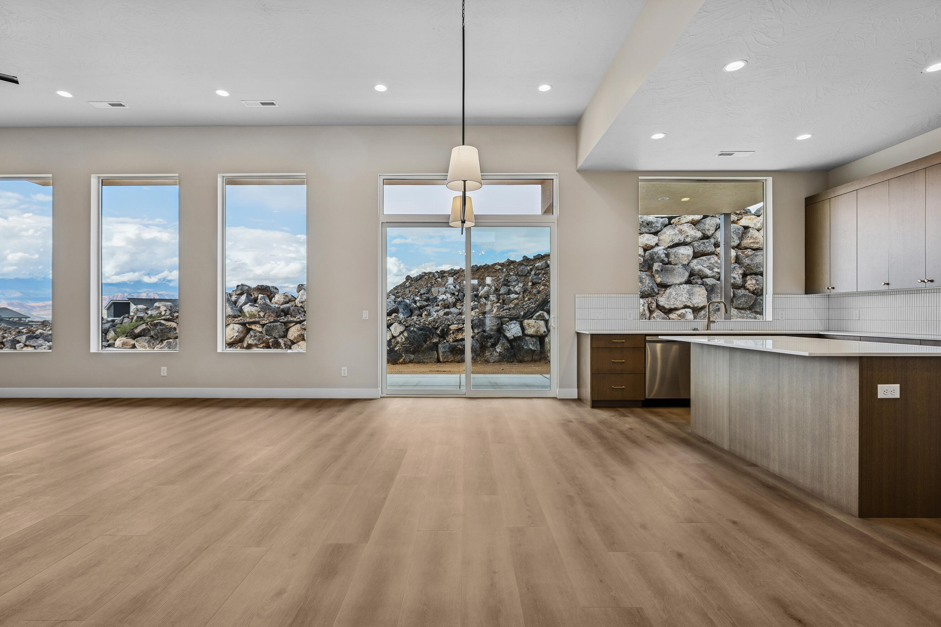 SCENIC POINTE - Residential