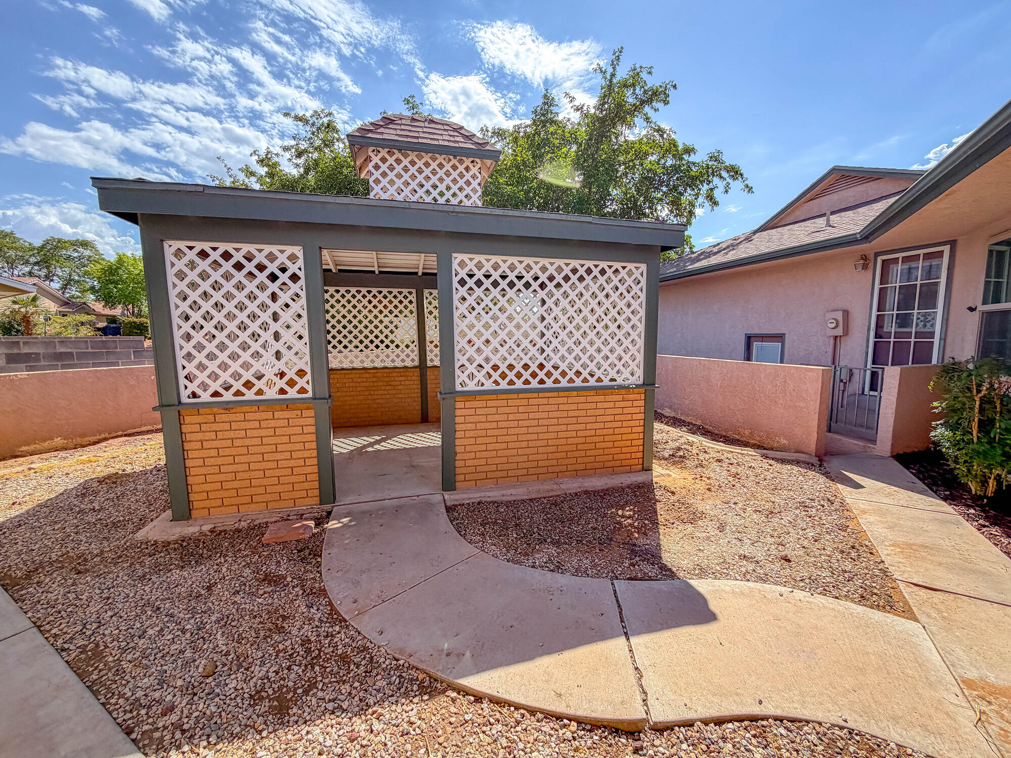 BLOOMINGTON HILLS - Residential