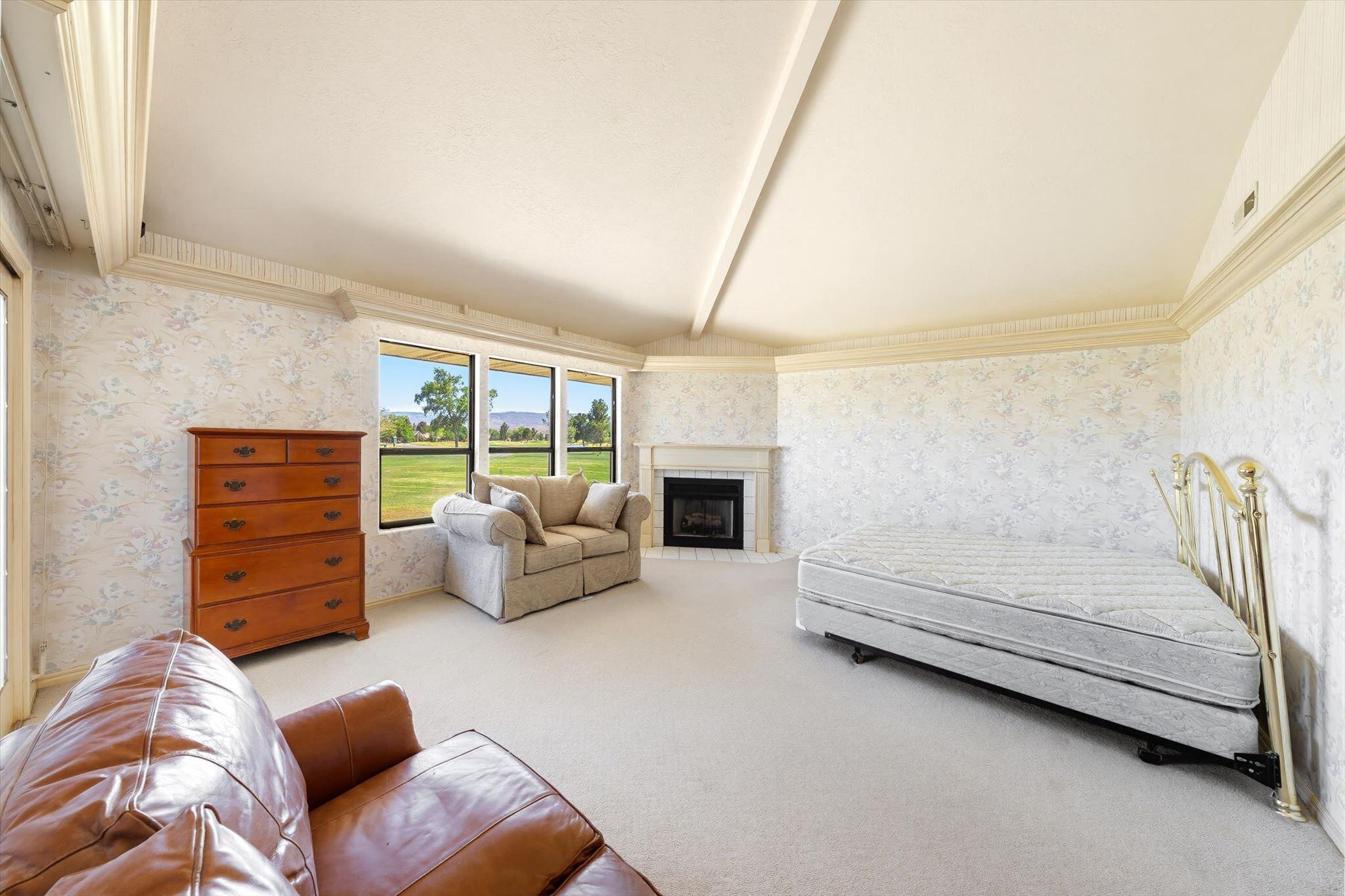 BLOOMINGTON COUNTRY CLUB - Residential