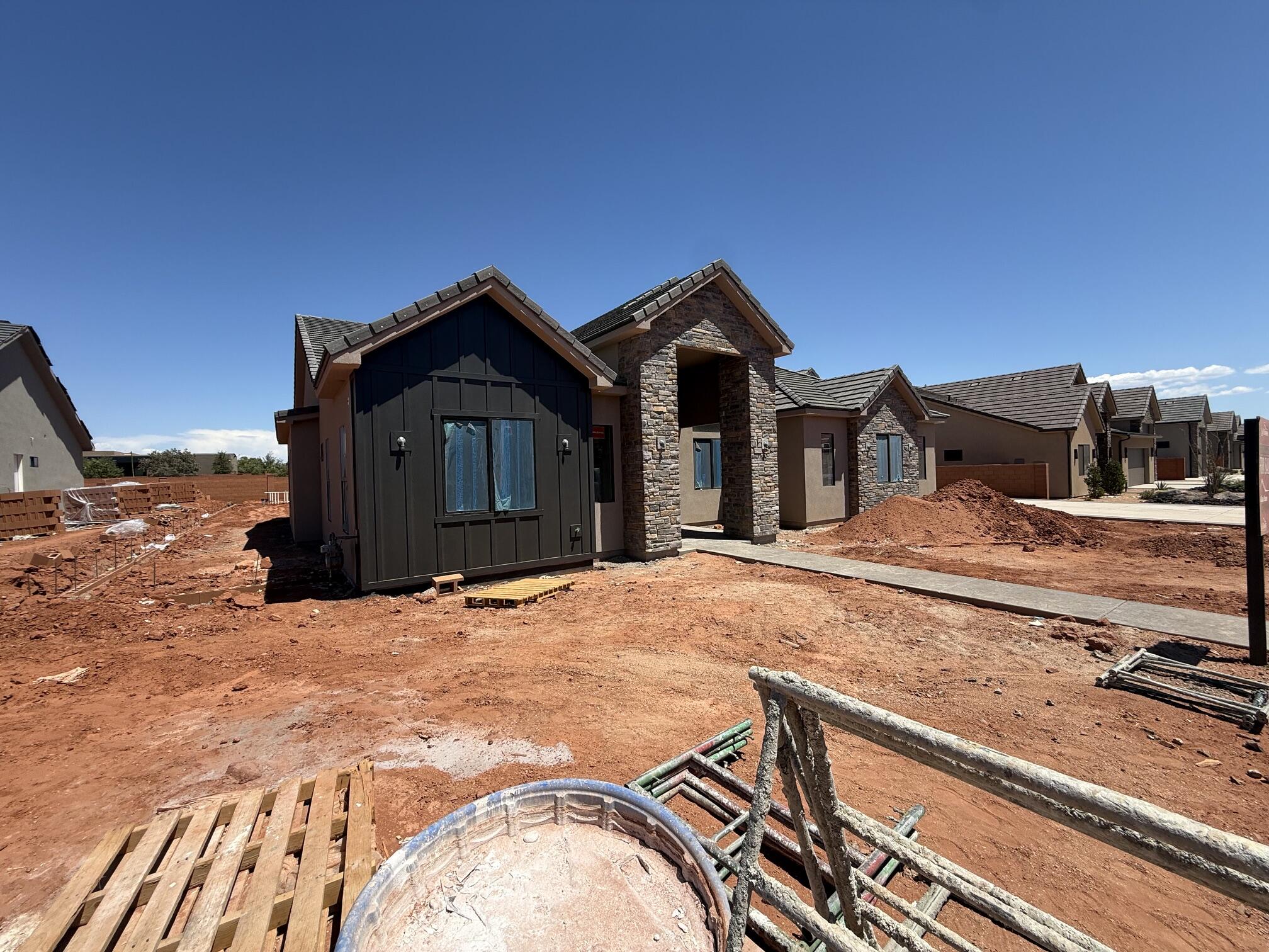 ONYX CANYON - Residential