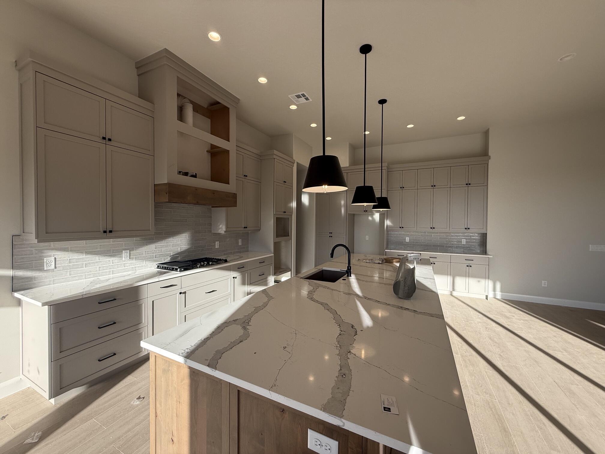 ONYX CANYON - Residential