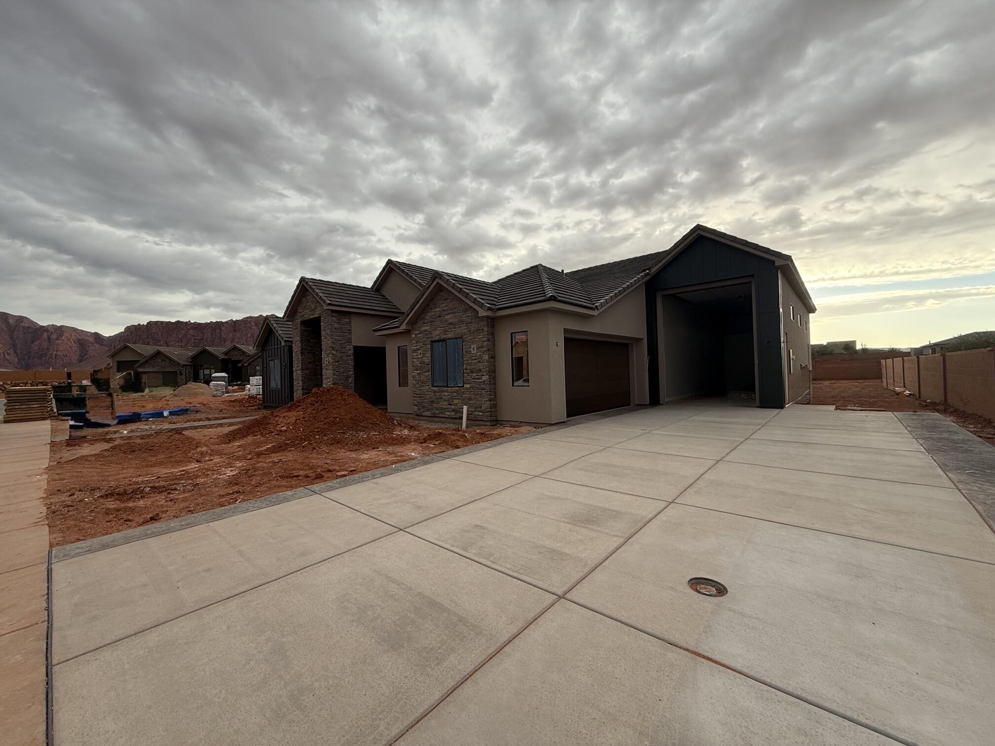 ONYX CANYON - Residential