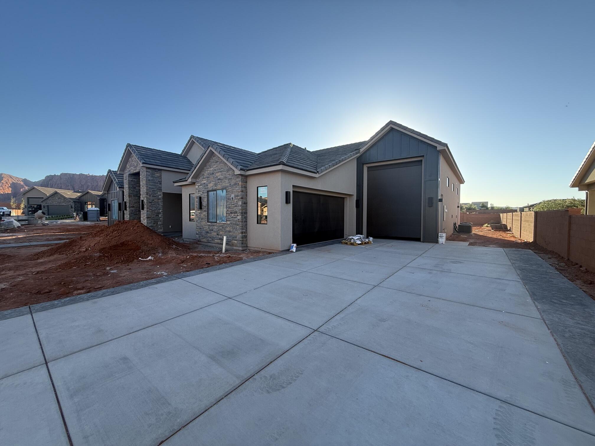 ONYX CANYON - Residential