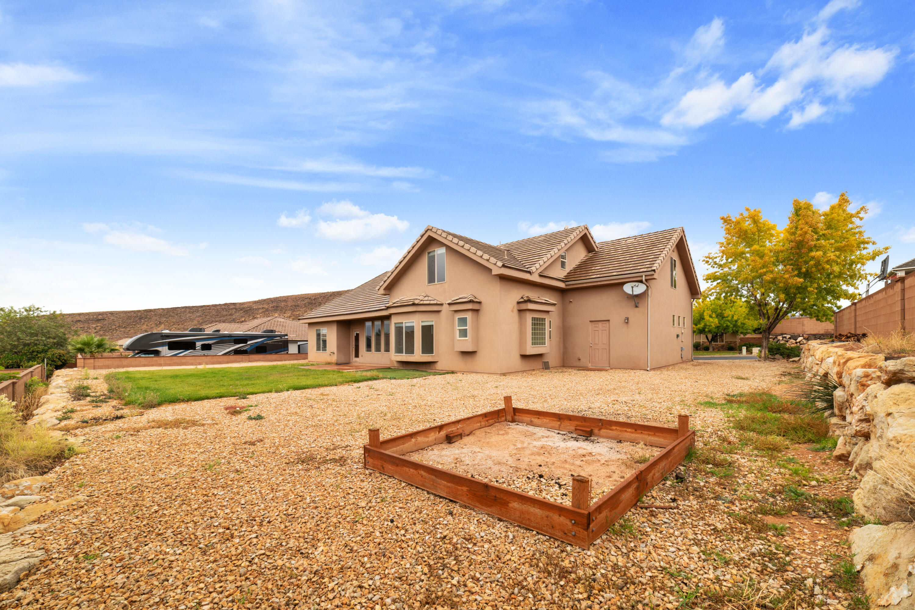 HIGH CHAPARRAL AT THE WASHINGTON BENCH - Residential
