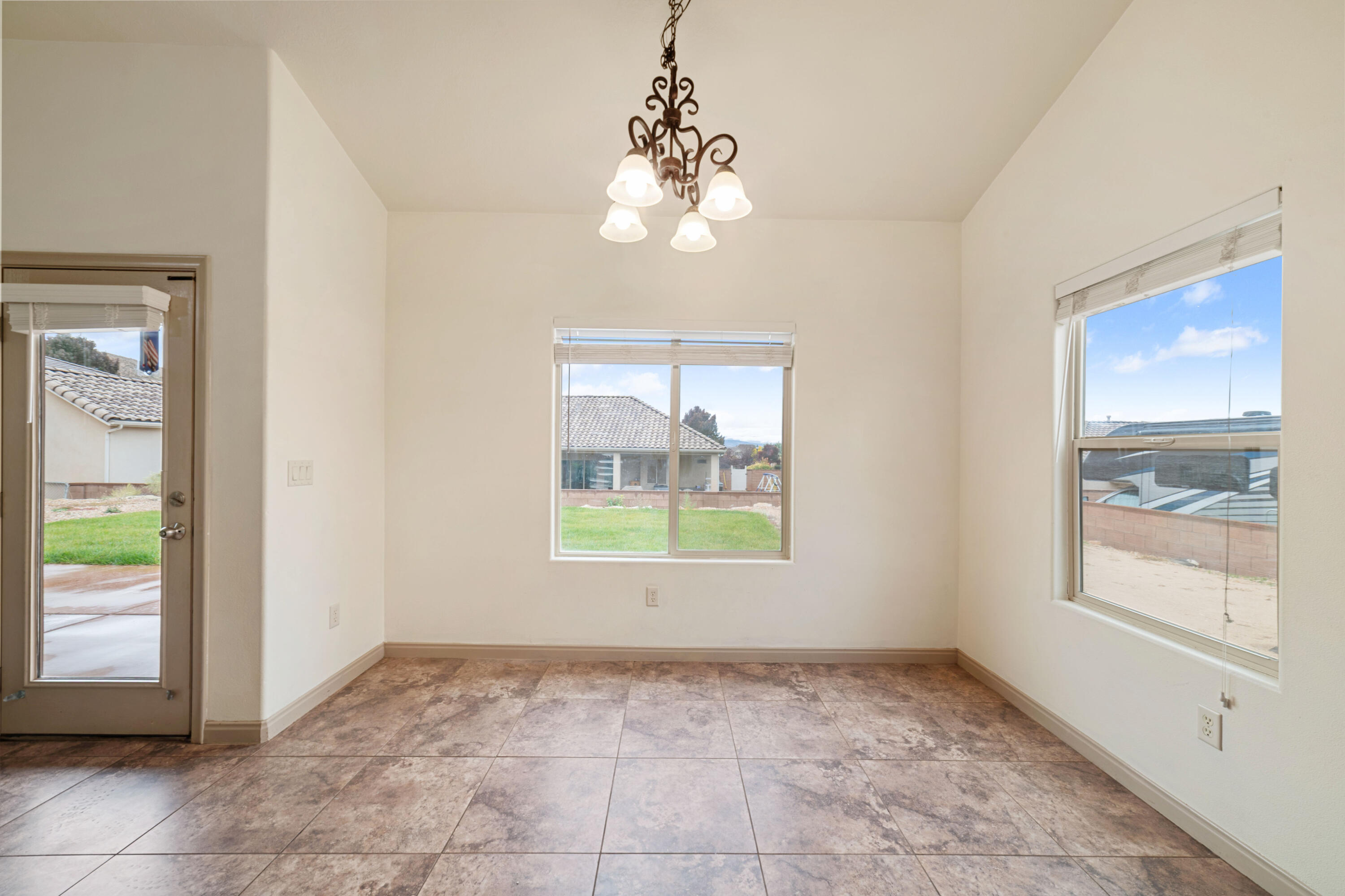 HIGH CHAPARRAL AT THE WASHINGTON BENCH - Residential