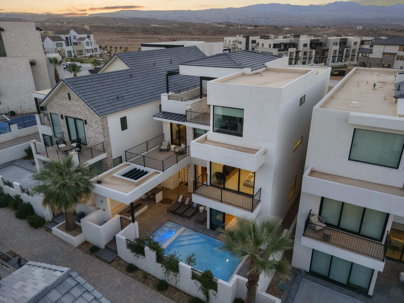 DESERT COLOR RESORT - Residential
