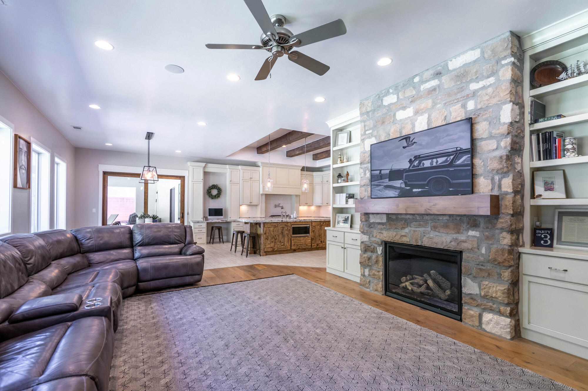 WINDSOR ESTATES - Residential