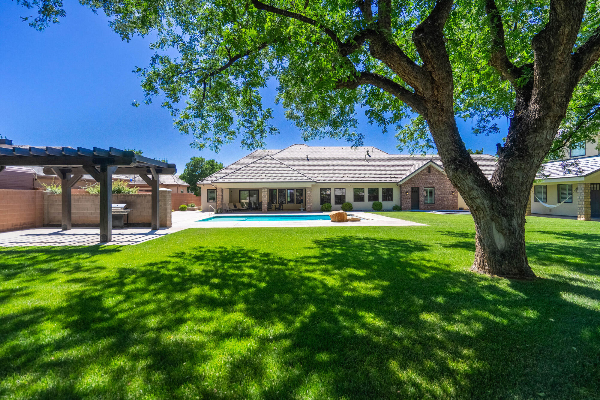 WINDSOR ESTATES - Residential