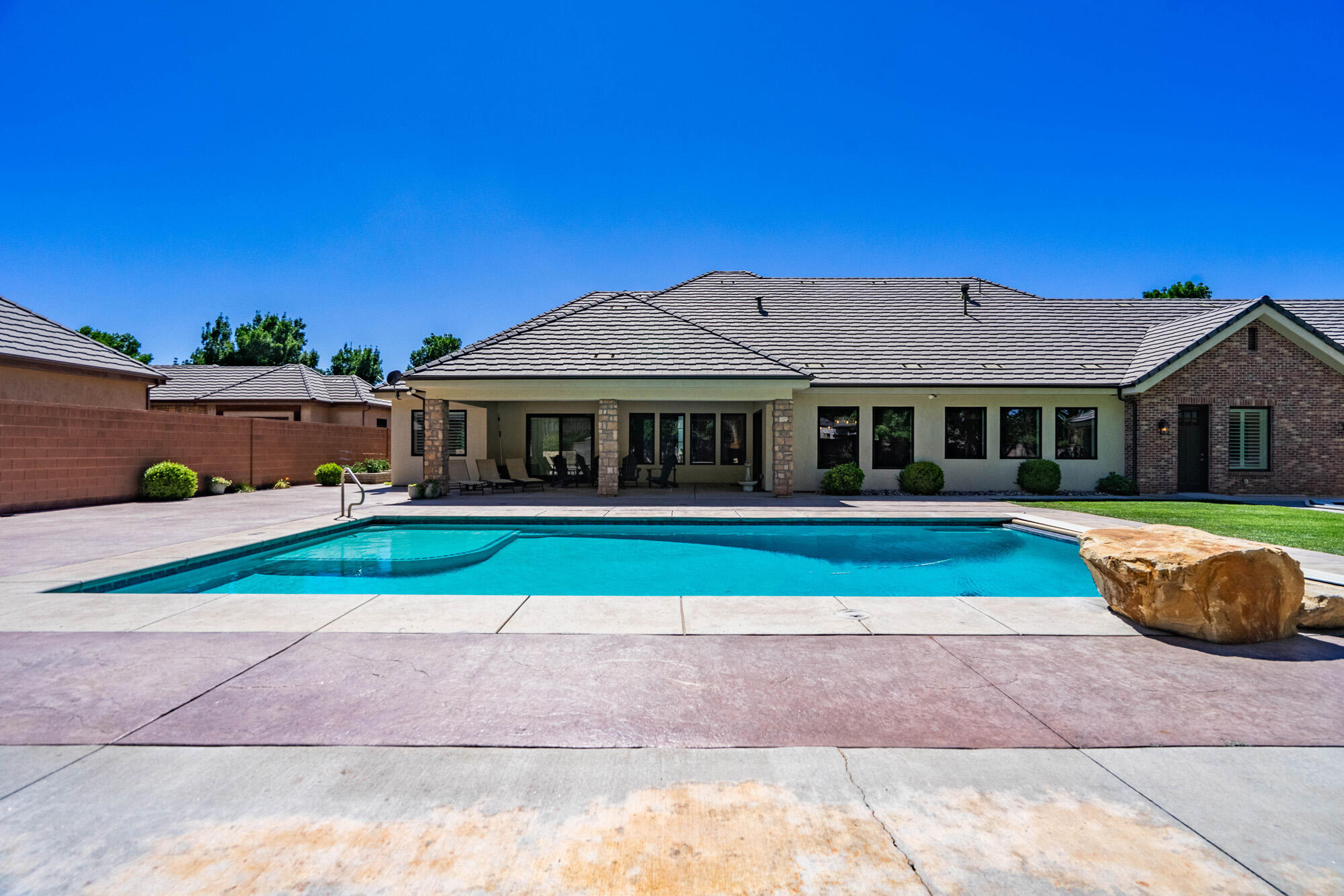 WINDSOR ESTATES - Residential