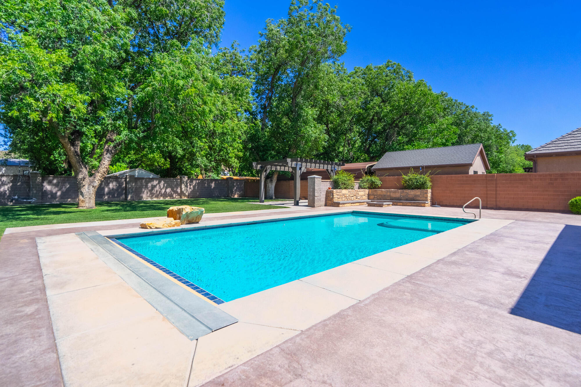 WINDSOR ESTATES - Residential
