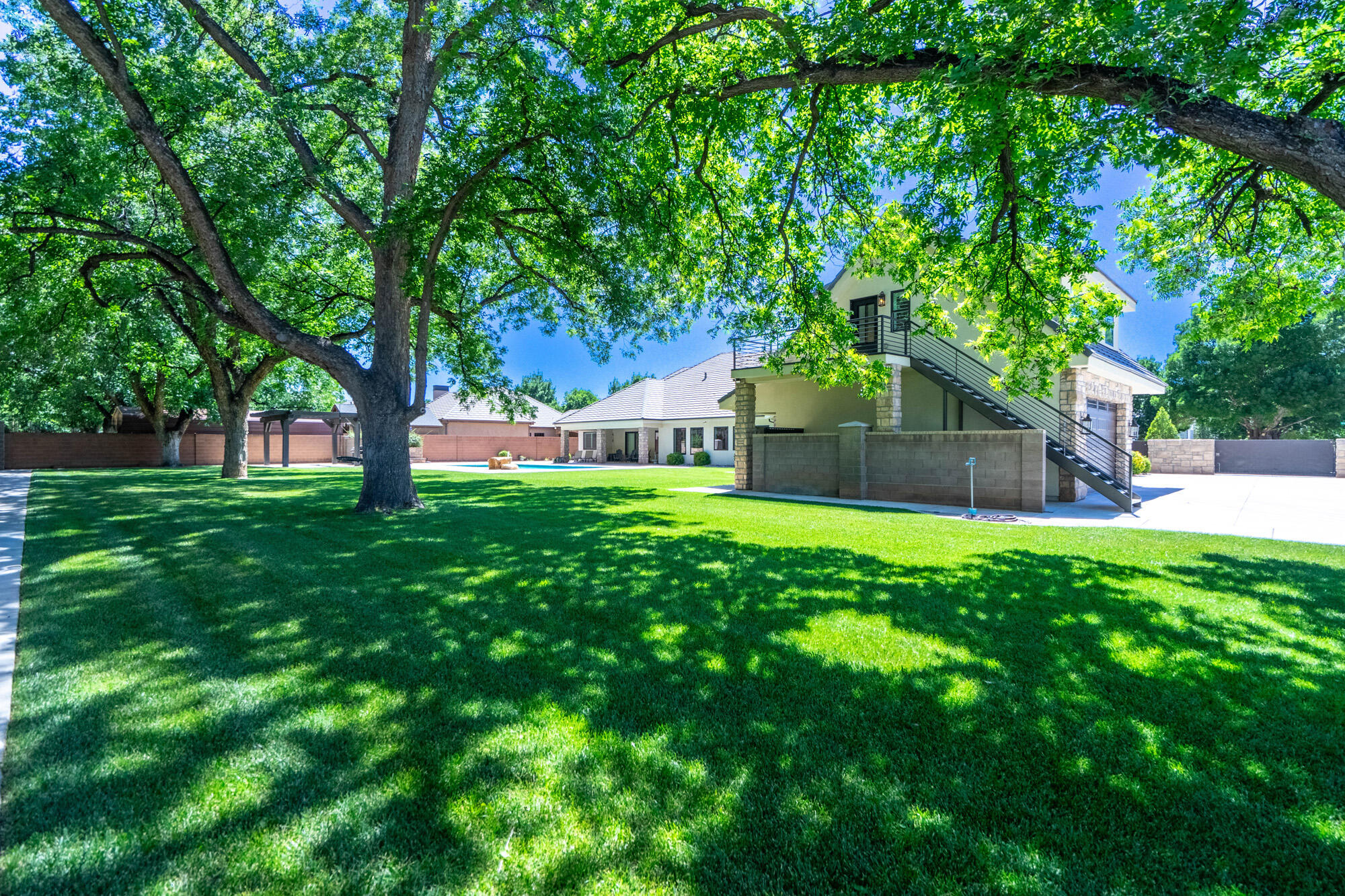 WINDSOR ESTATES - Residential