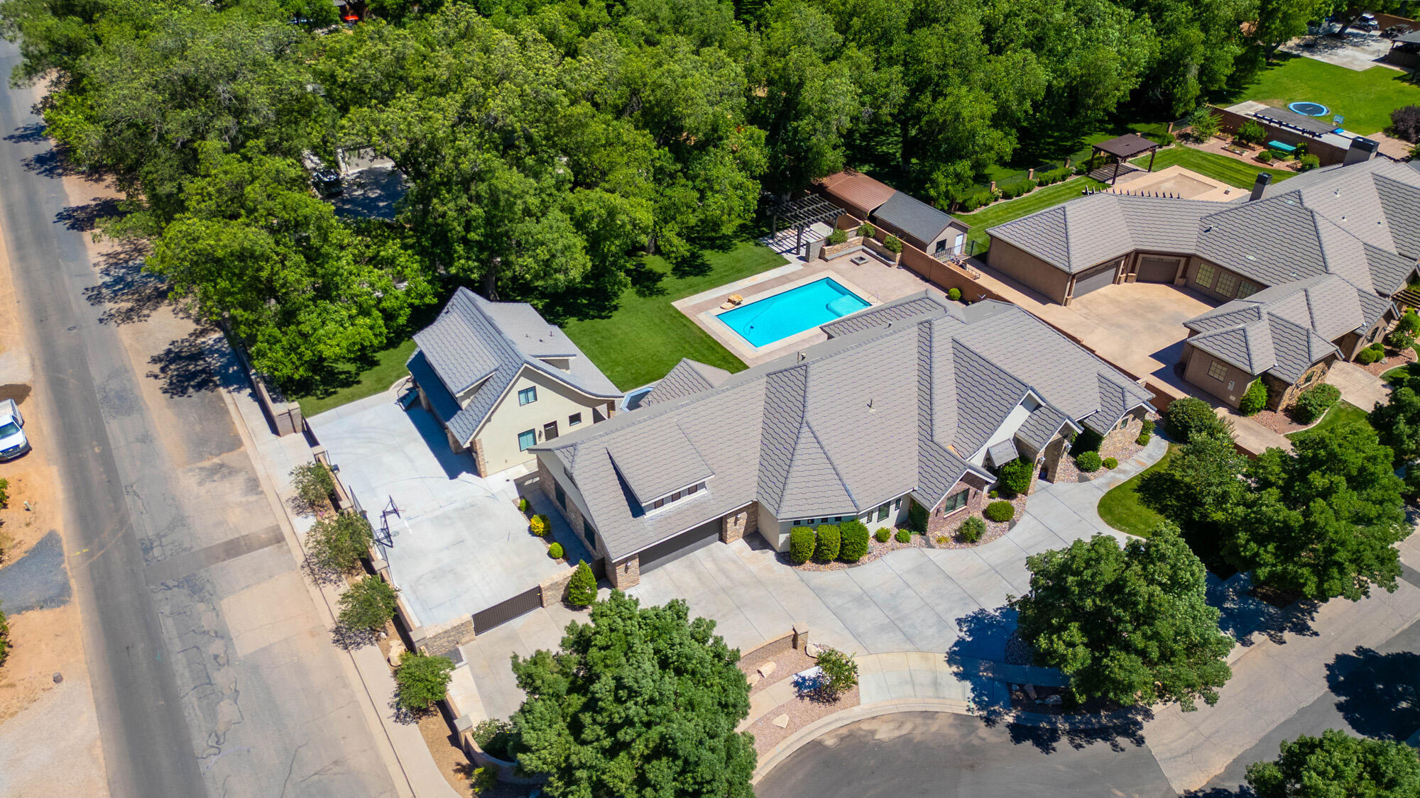 WINDSOR ESTATES - Residential