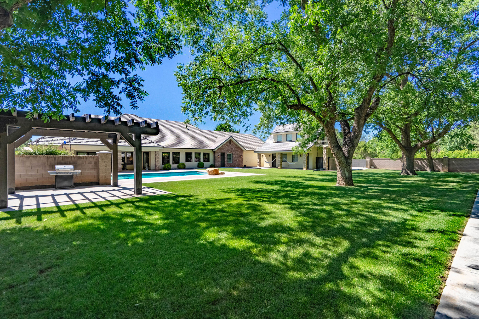 WINDSOR ESTATES - Residential