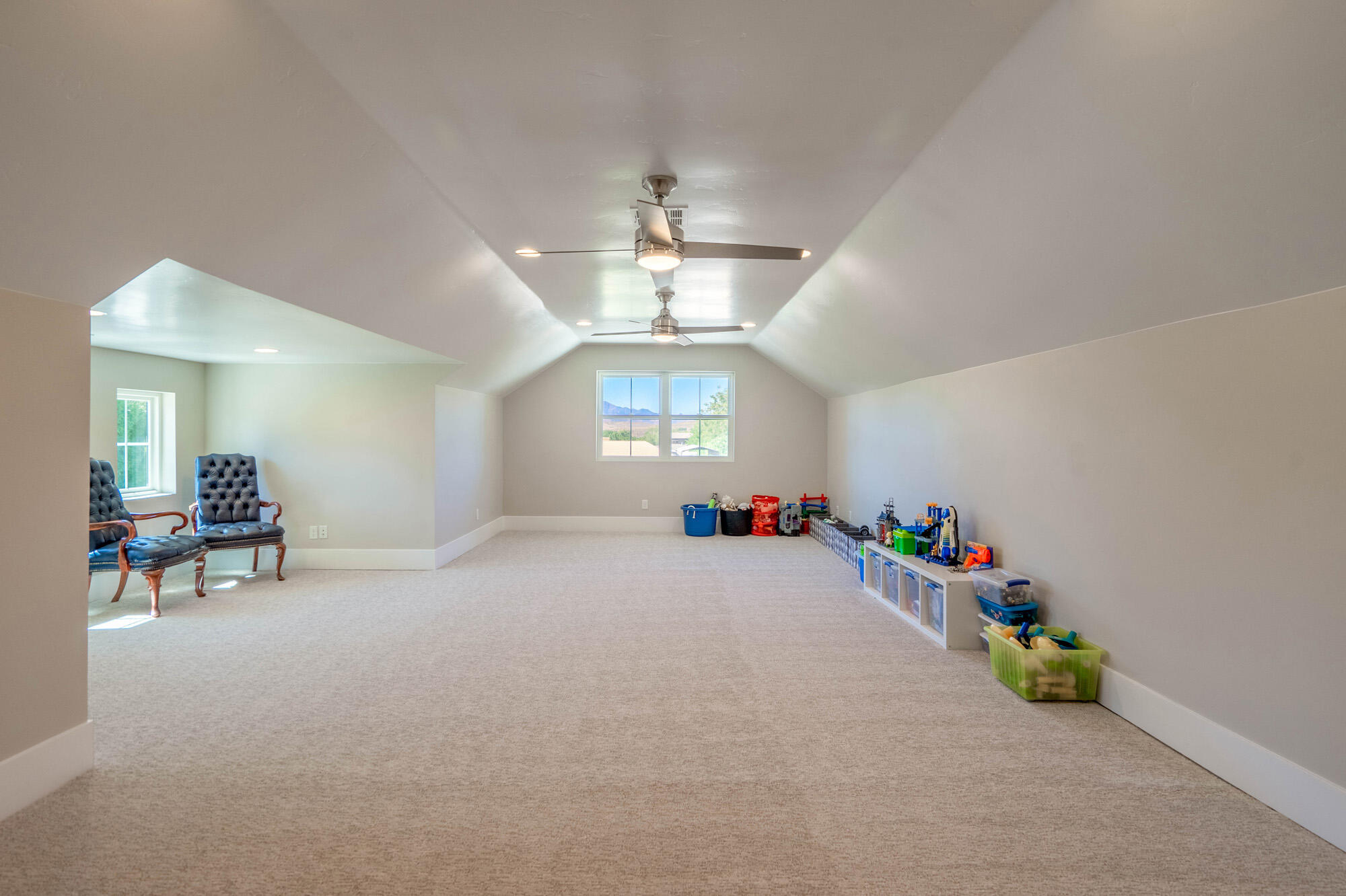 WINDSOR ESTATES - Residential