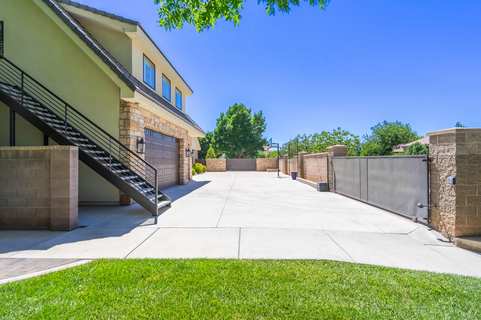 WINDSOR ESTATES - Residential