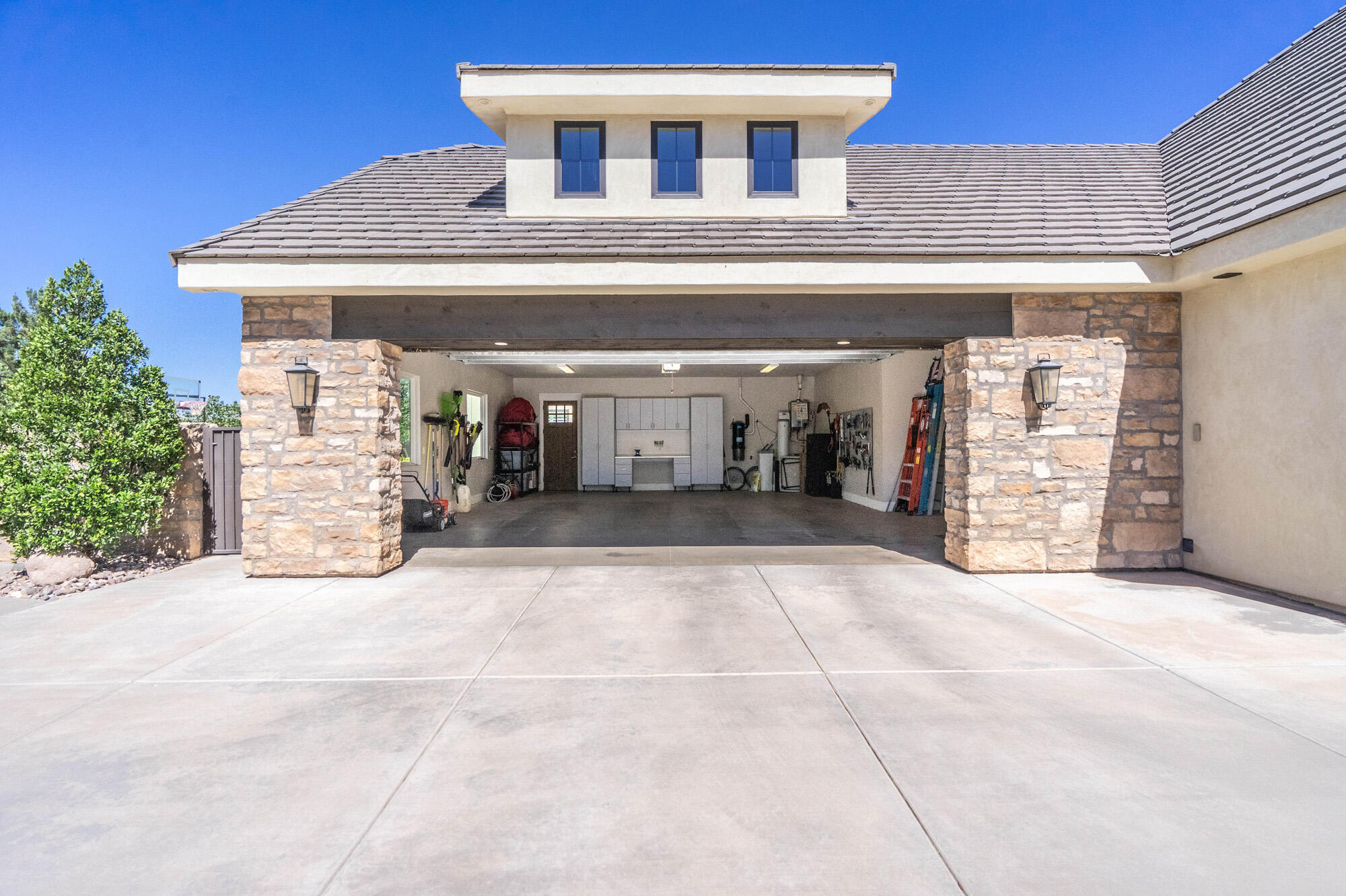 WINDSOR ESTATES - Residential