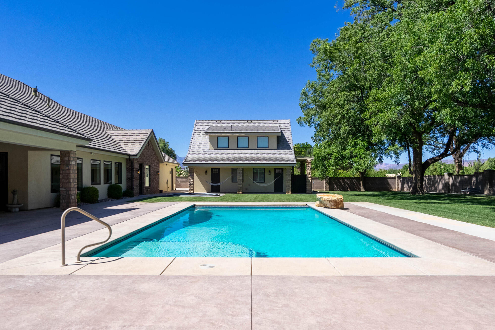 WINDSOR ESTATES - Residential