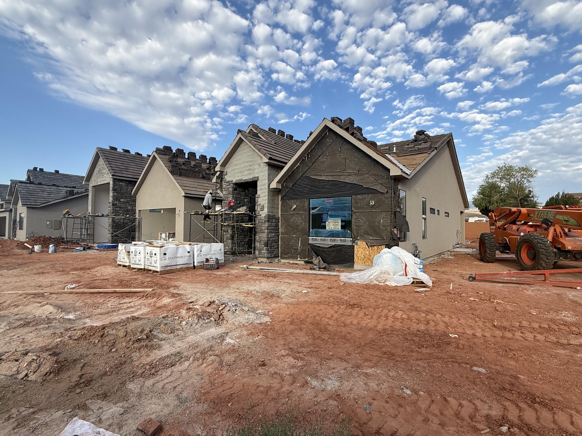 ONYX CANYON - Residential