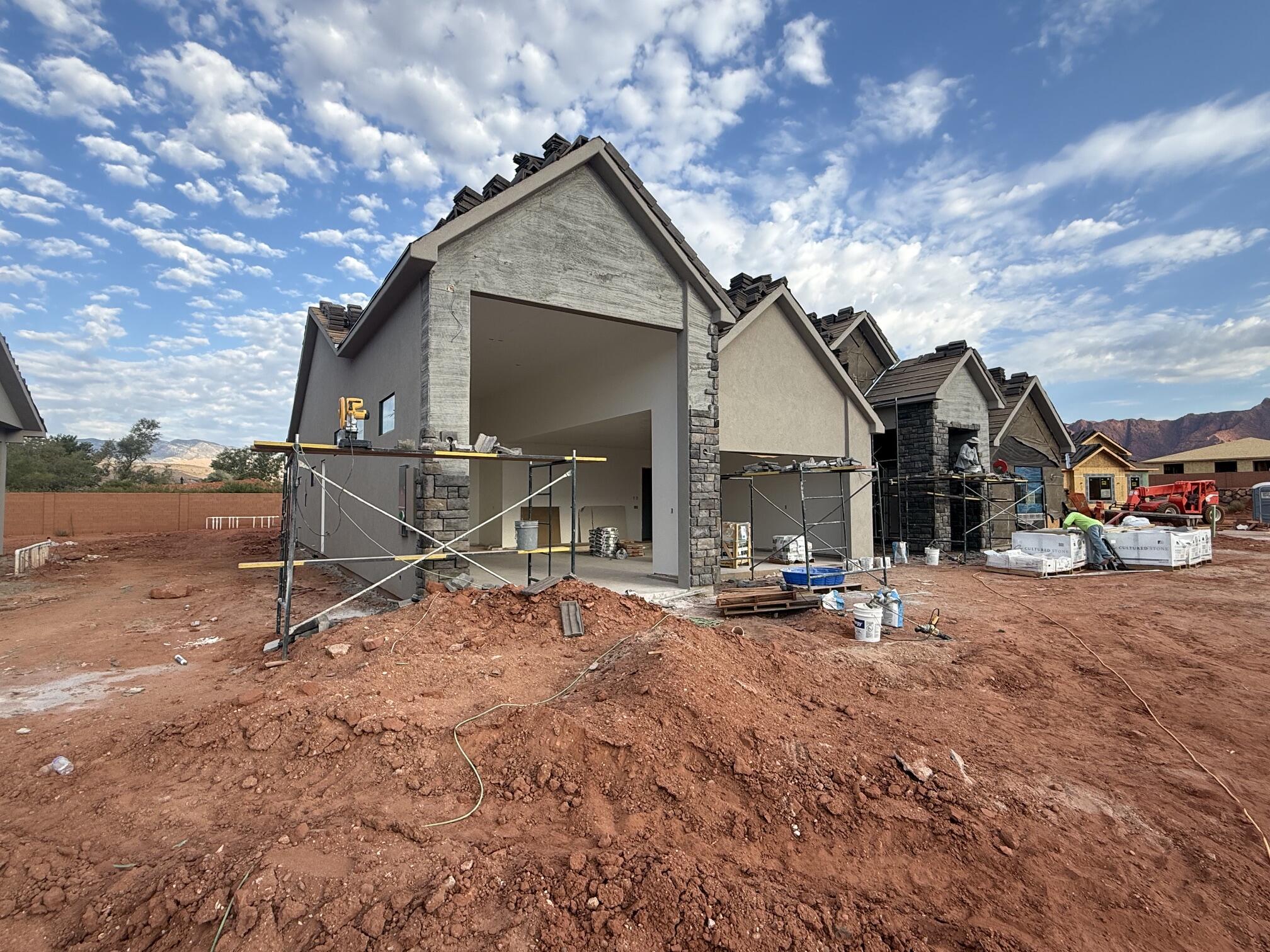 ONYX CANYON - Residential