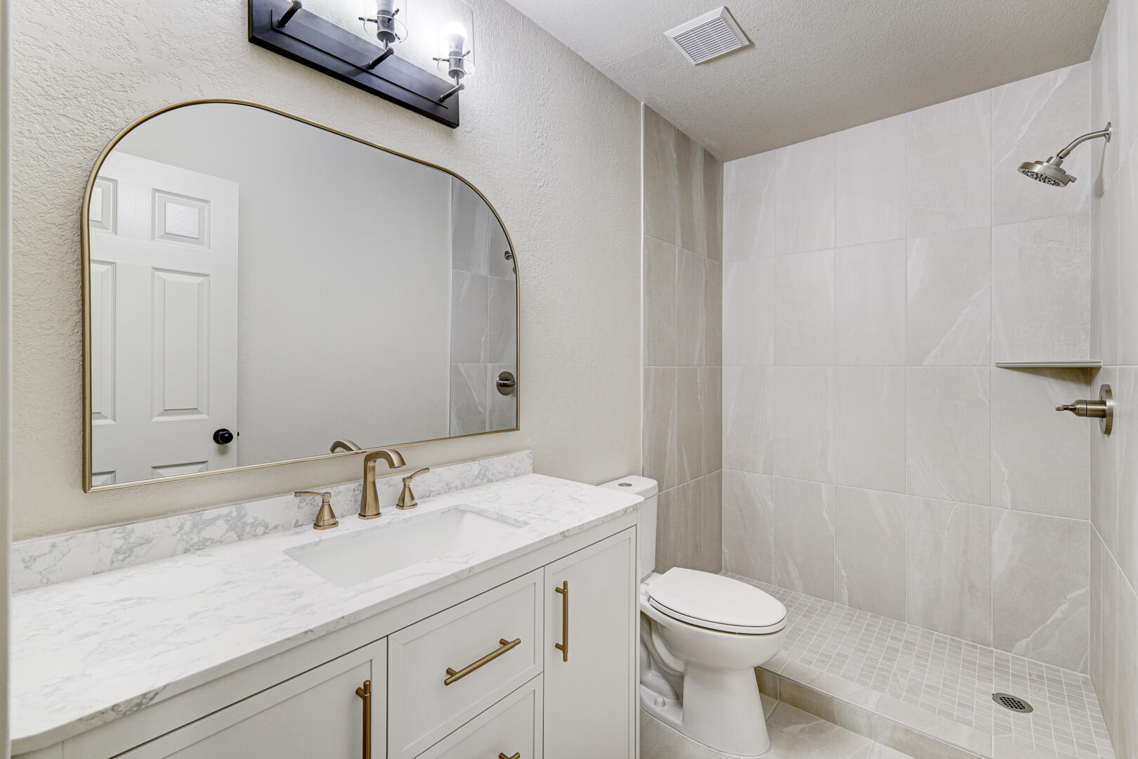 BLOOMINGTON HILLS - Residential