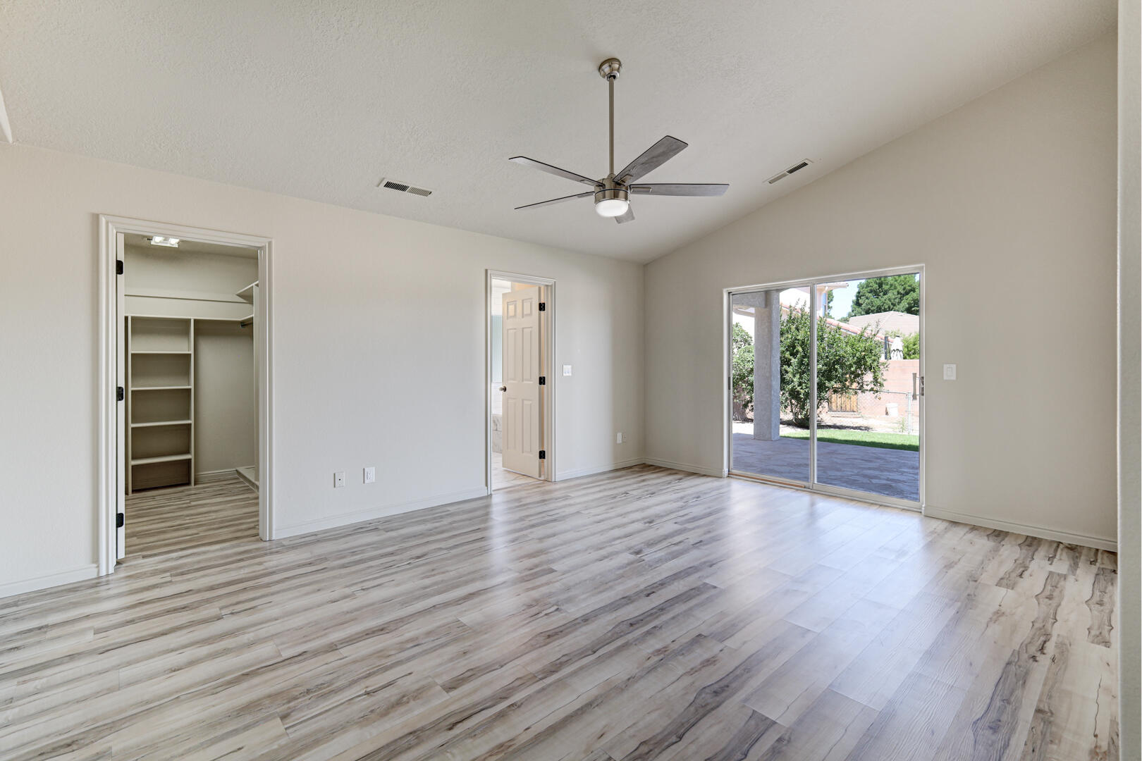 BLOOMINGTON HILLS - Residential